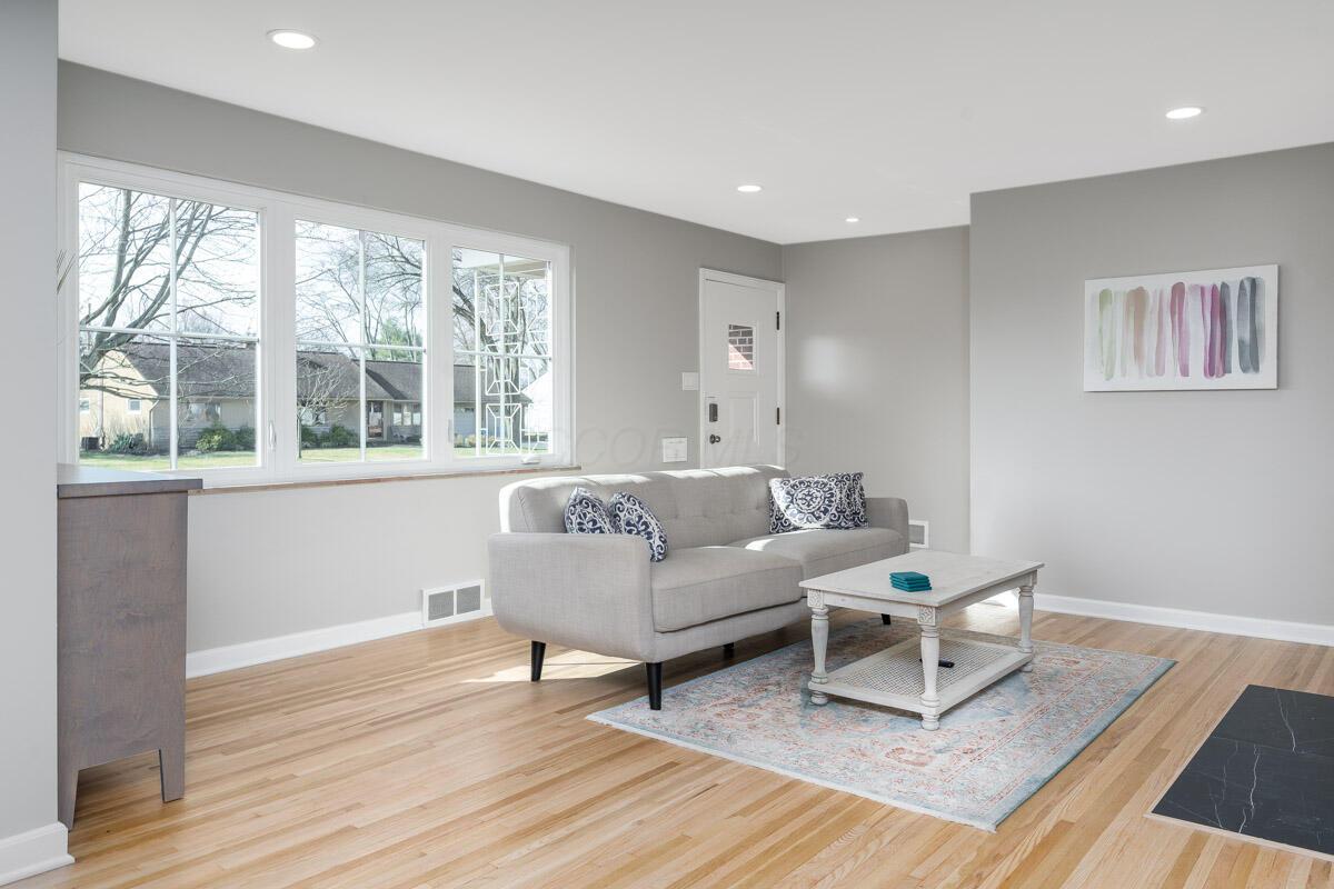 2112 Cresthill Drive