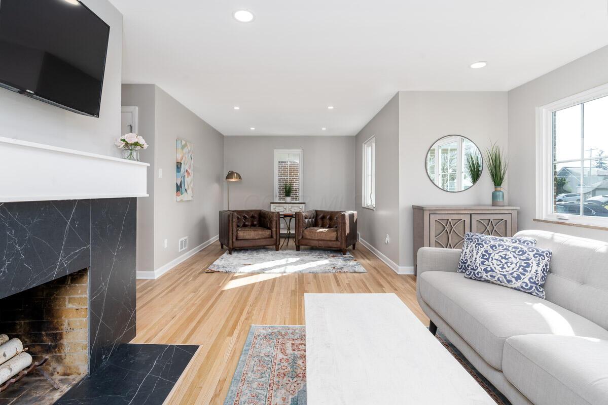 2112 Cresthill Drive