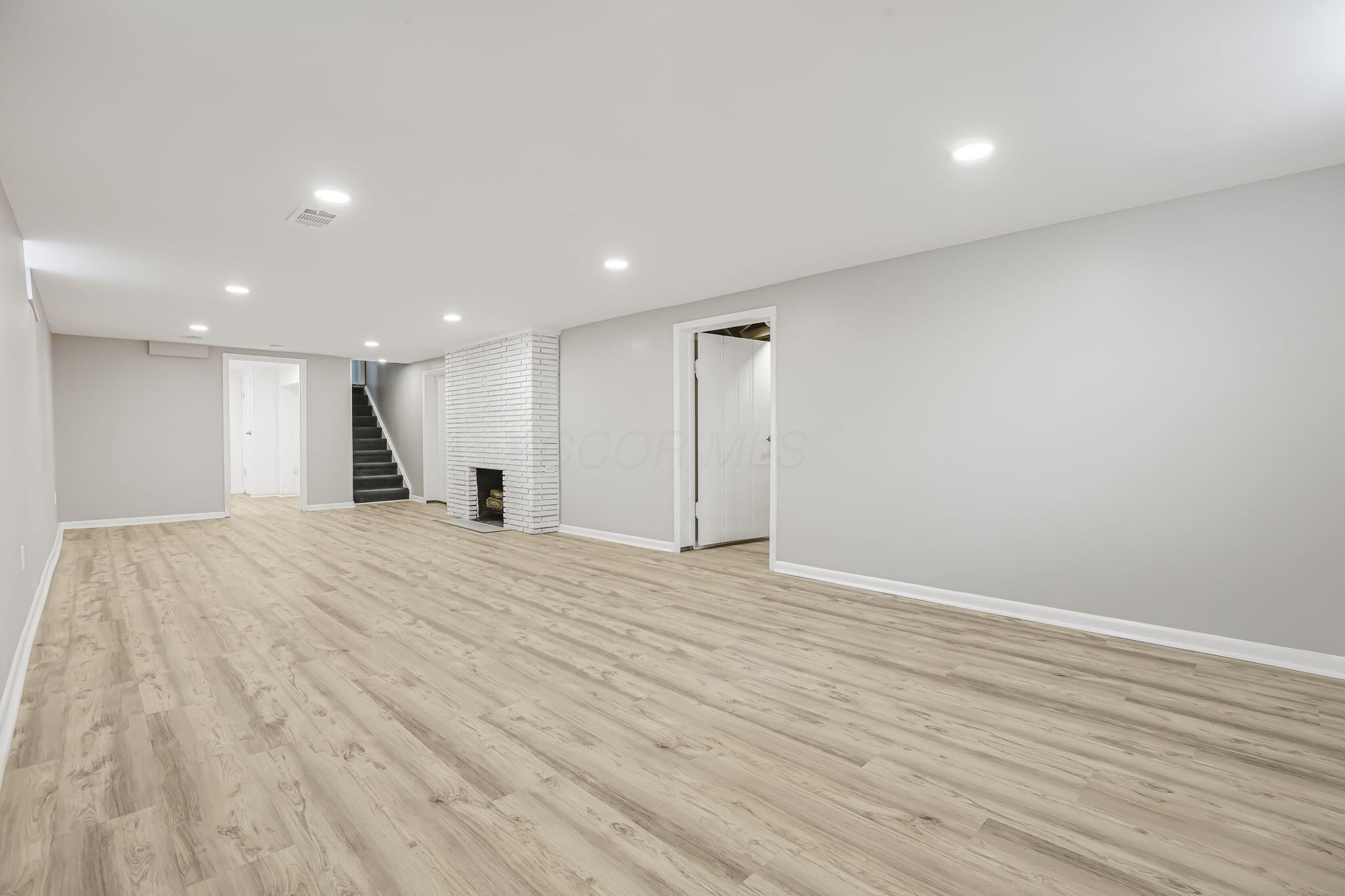 2112 Cresthill Drive