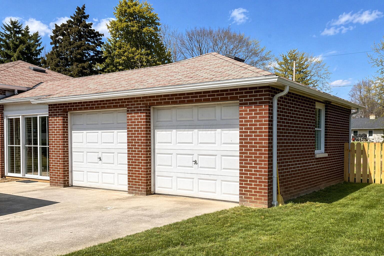 2112 Cresthill Drive