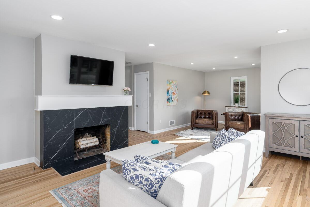 2112 Cresthill Drive