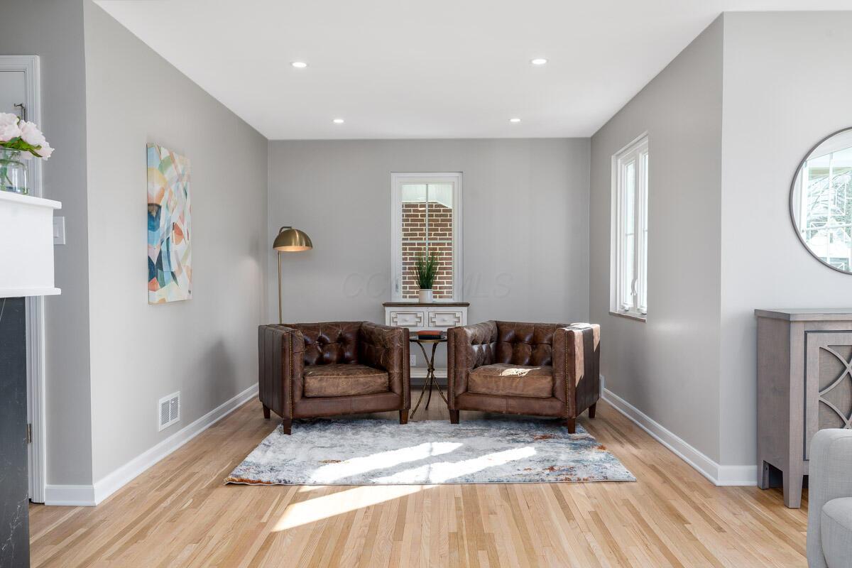 2112 Cresthill Drive