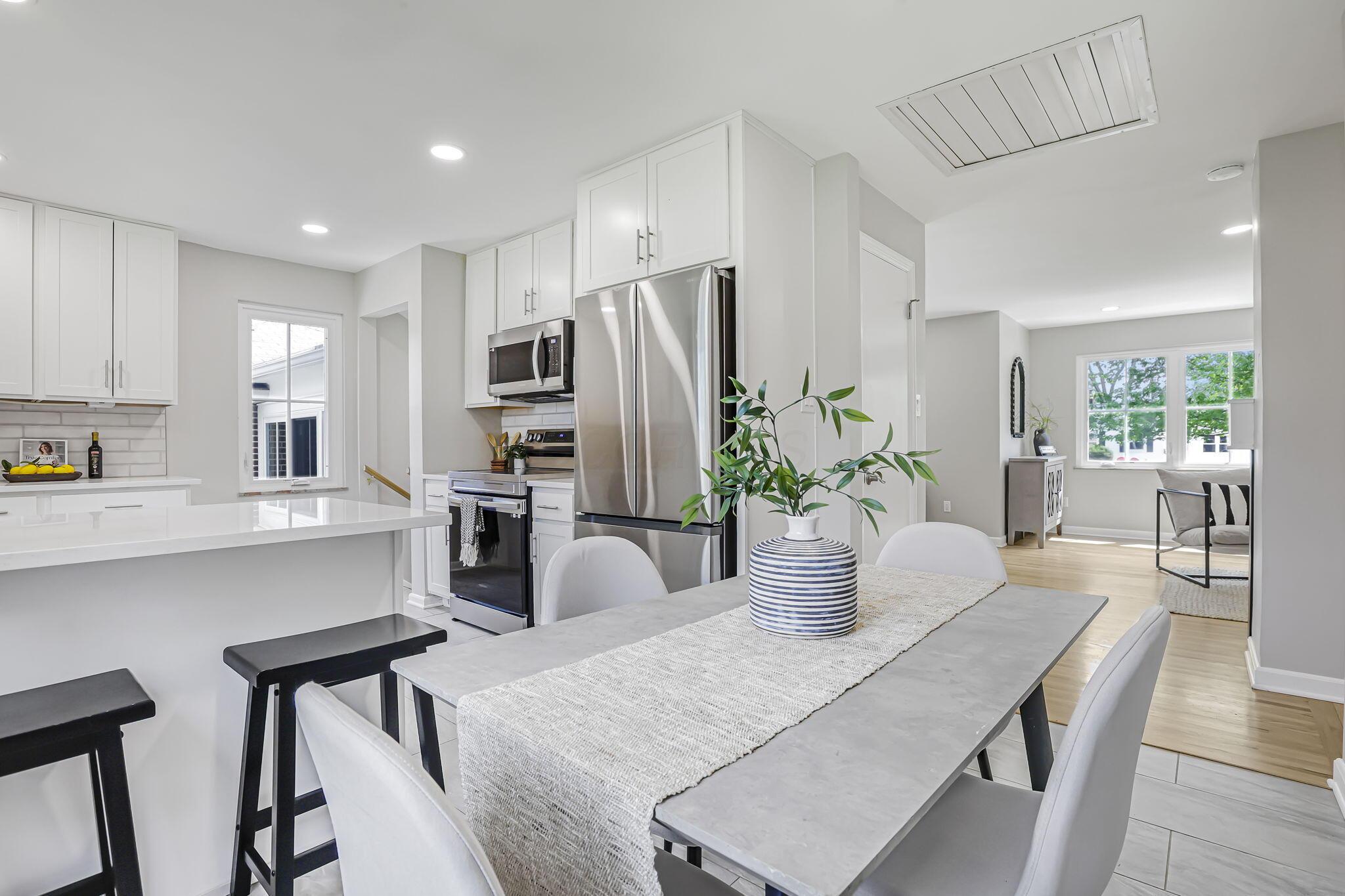 2112 Cresthill Drive