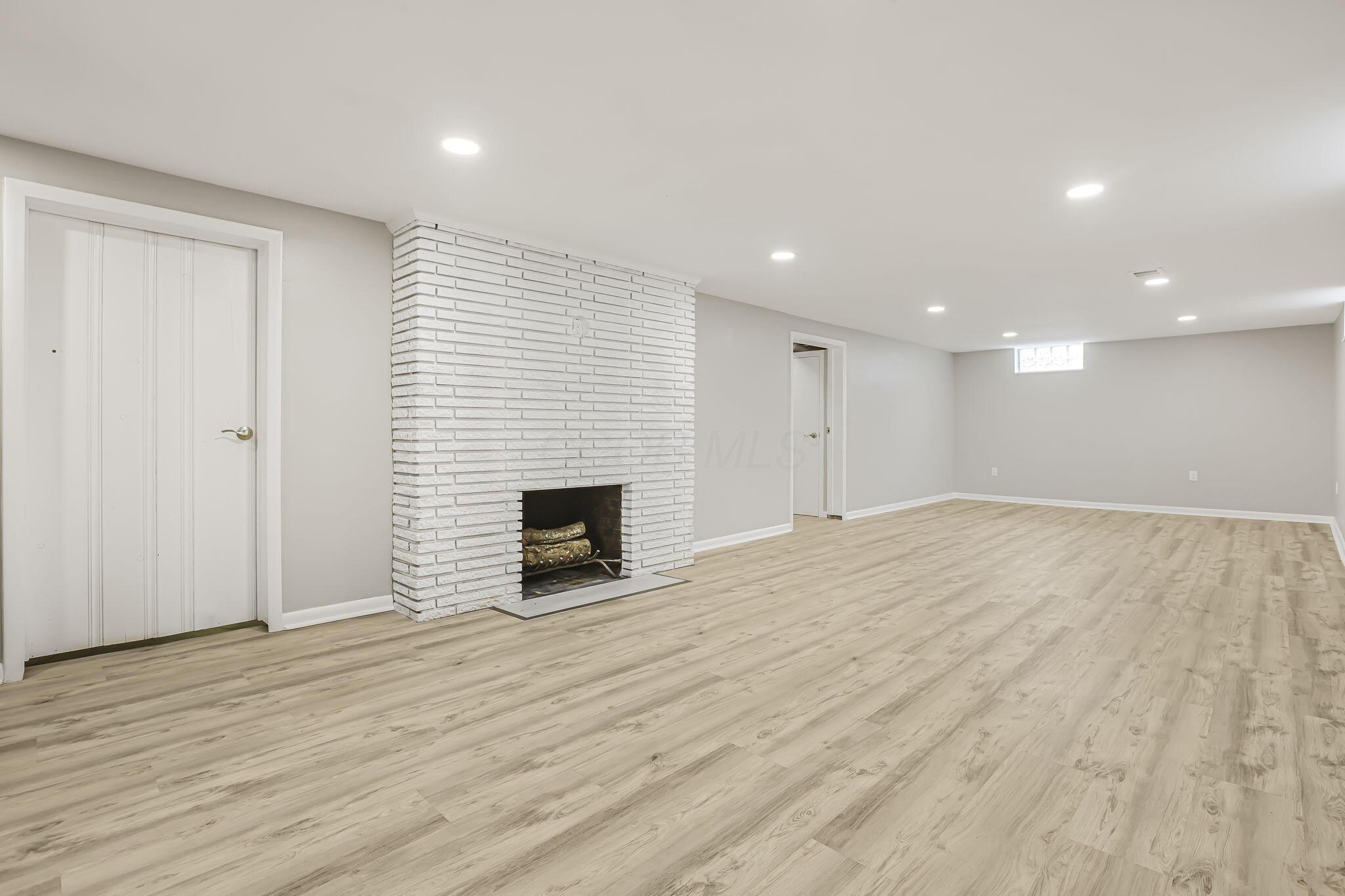2112 Cresthill Drive