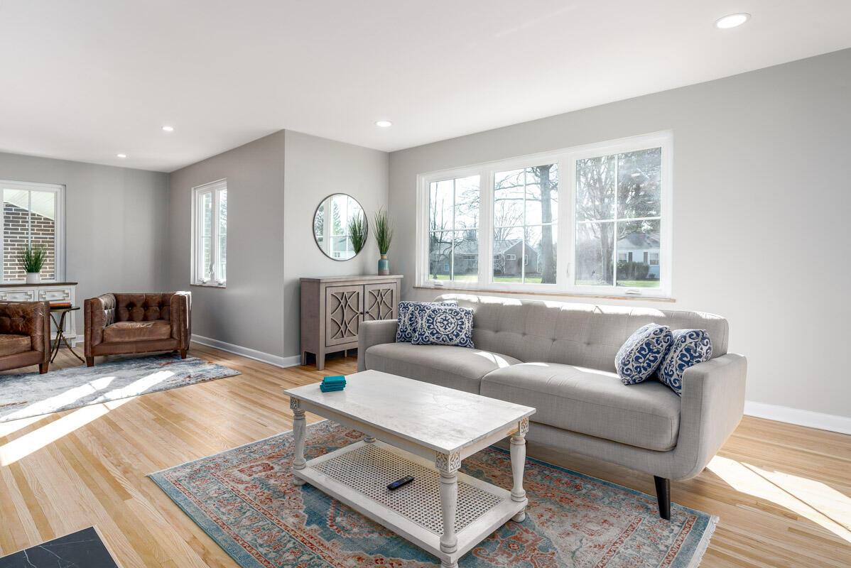 2112 Cresthill Drive