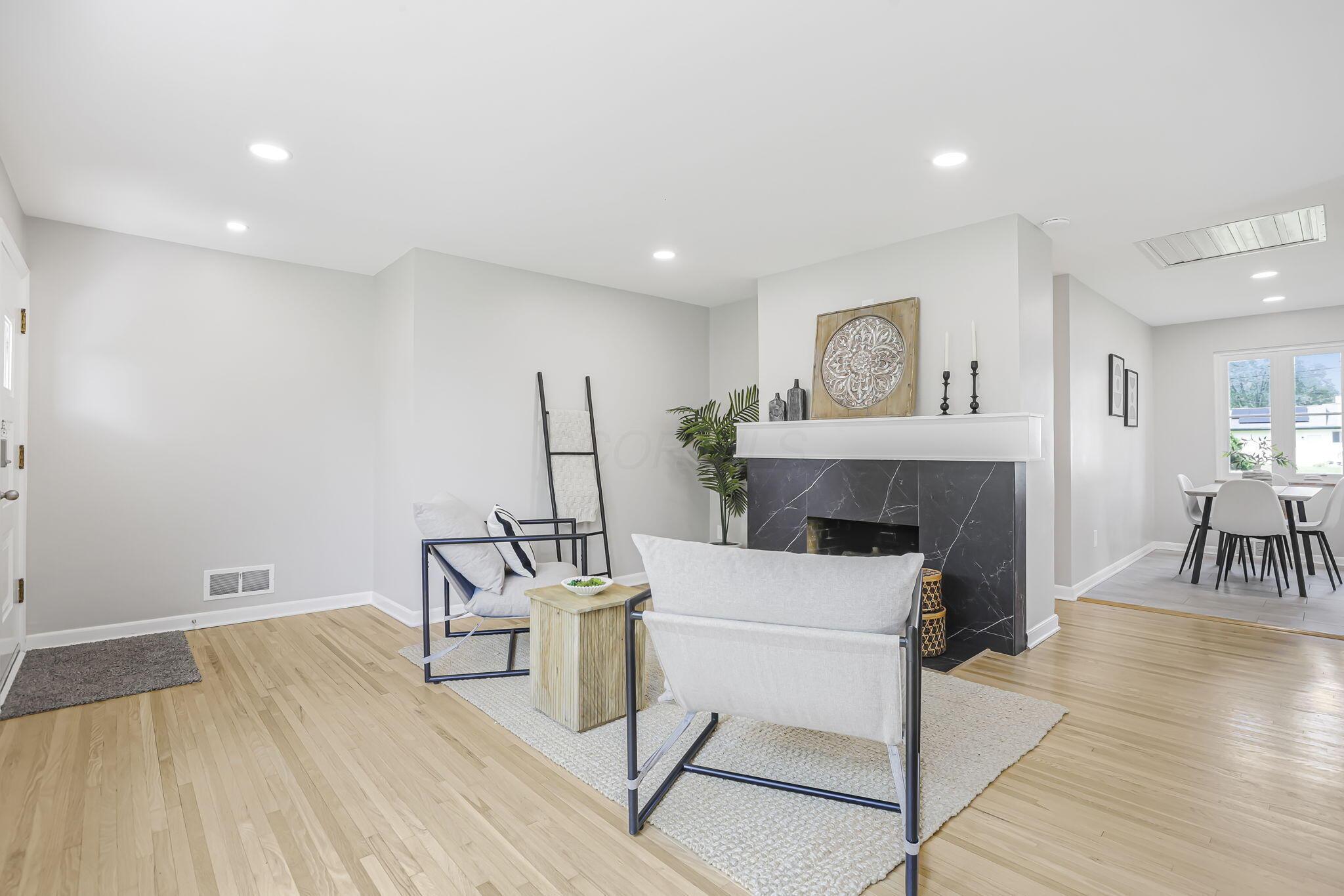 2112 Cresthill Drive