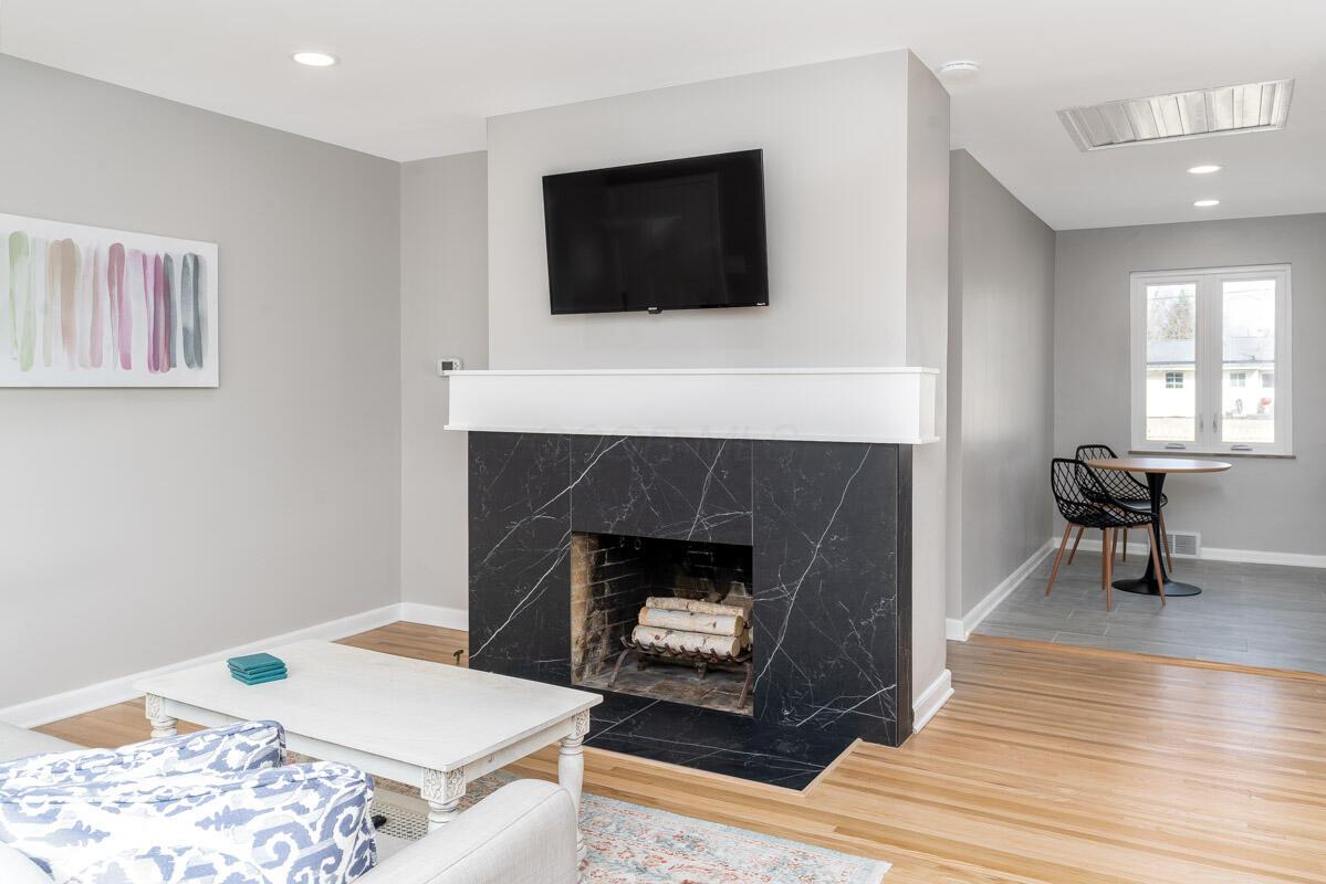 2112 Cresthill Drive