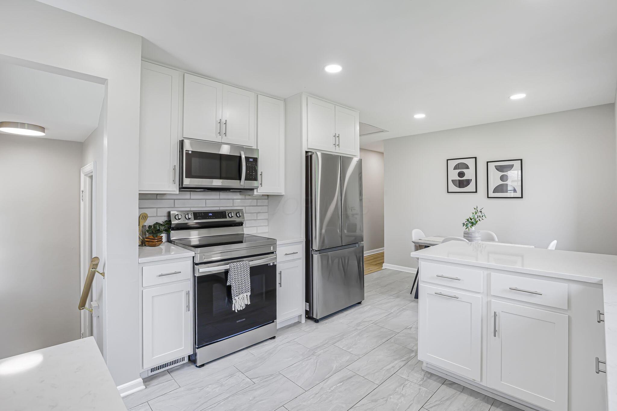 2112 Cresthill Drive