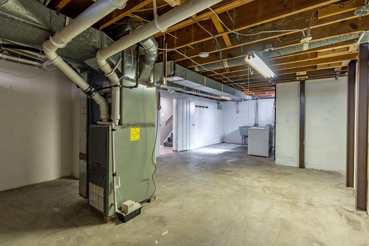 2112 Cresthill Drive