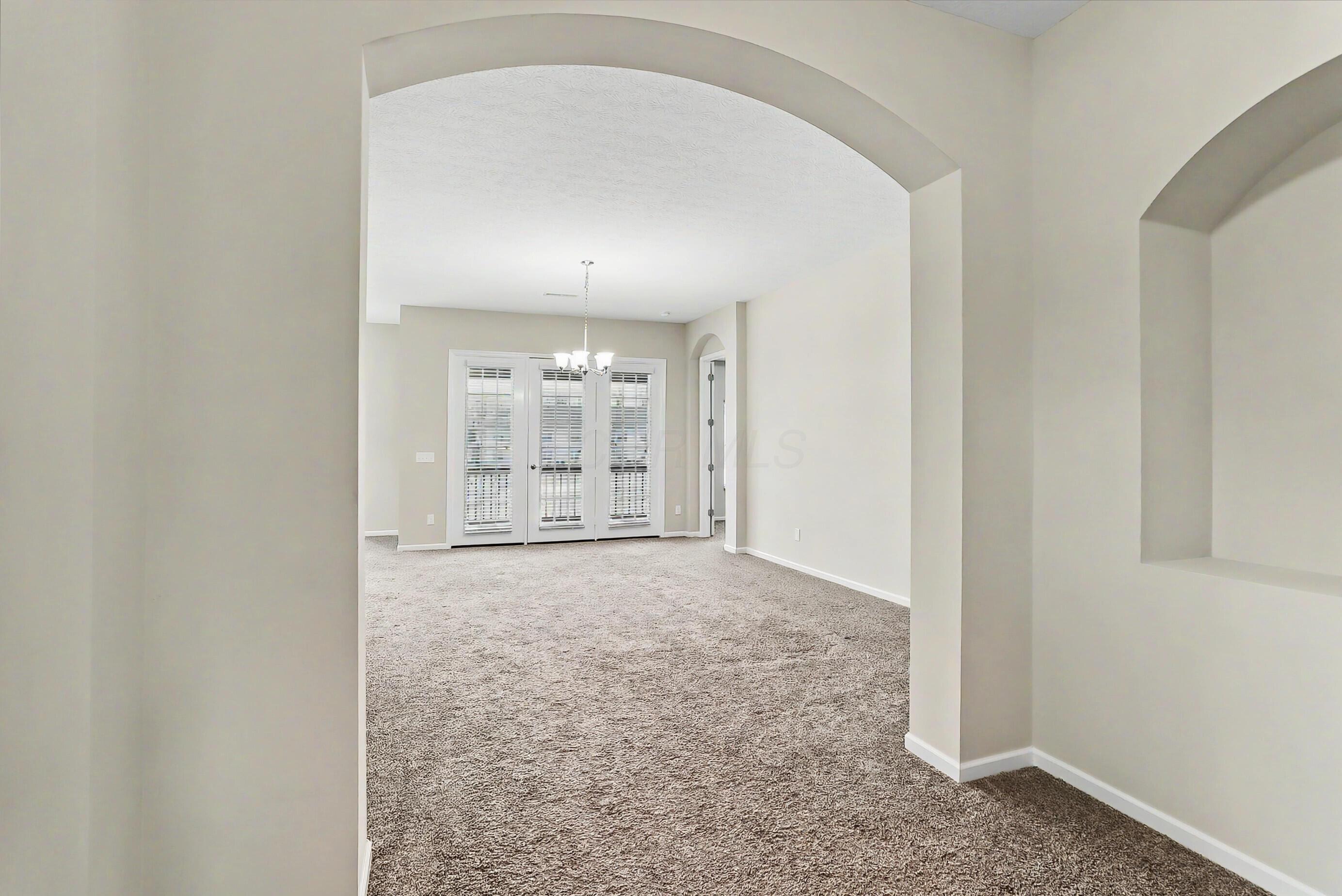 800 Redwood Lane