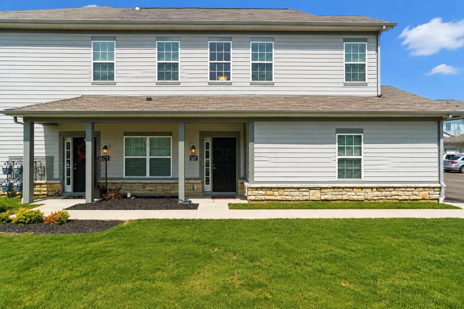 800 Redwood Lane