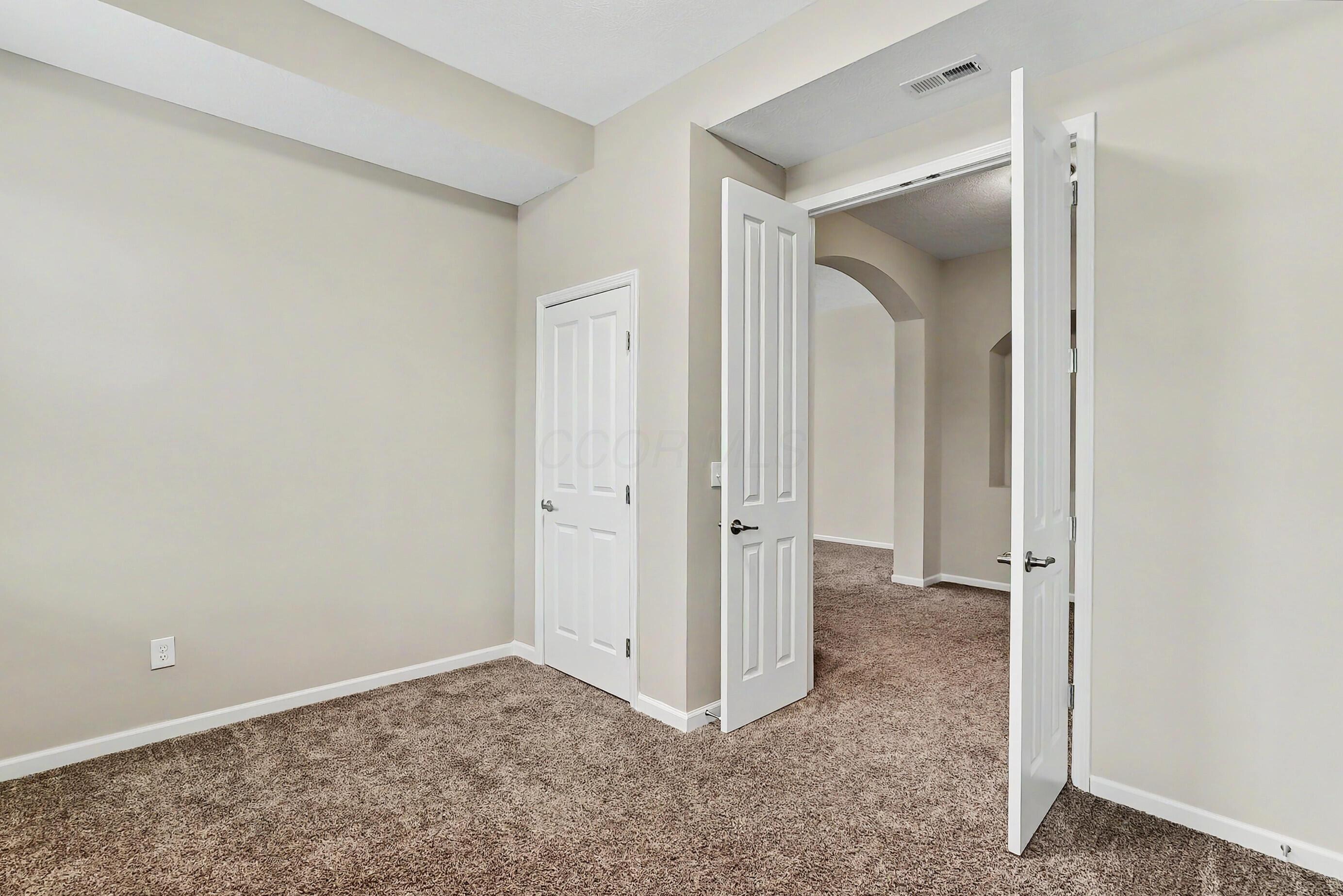 800 Redwood Lane