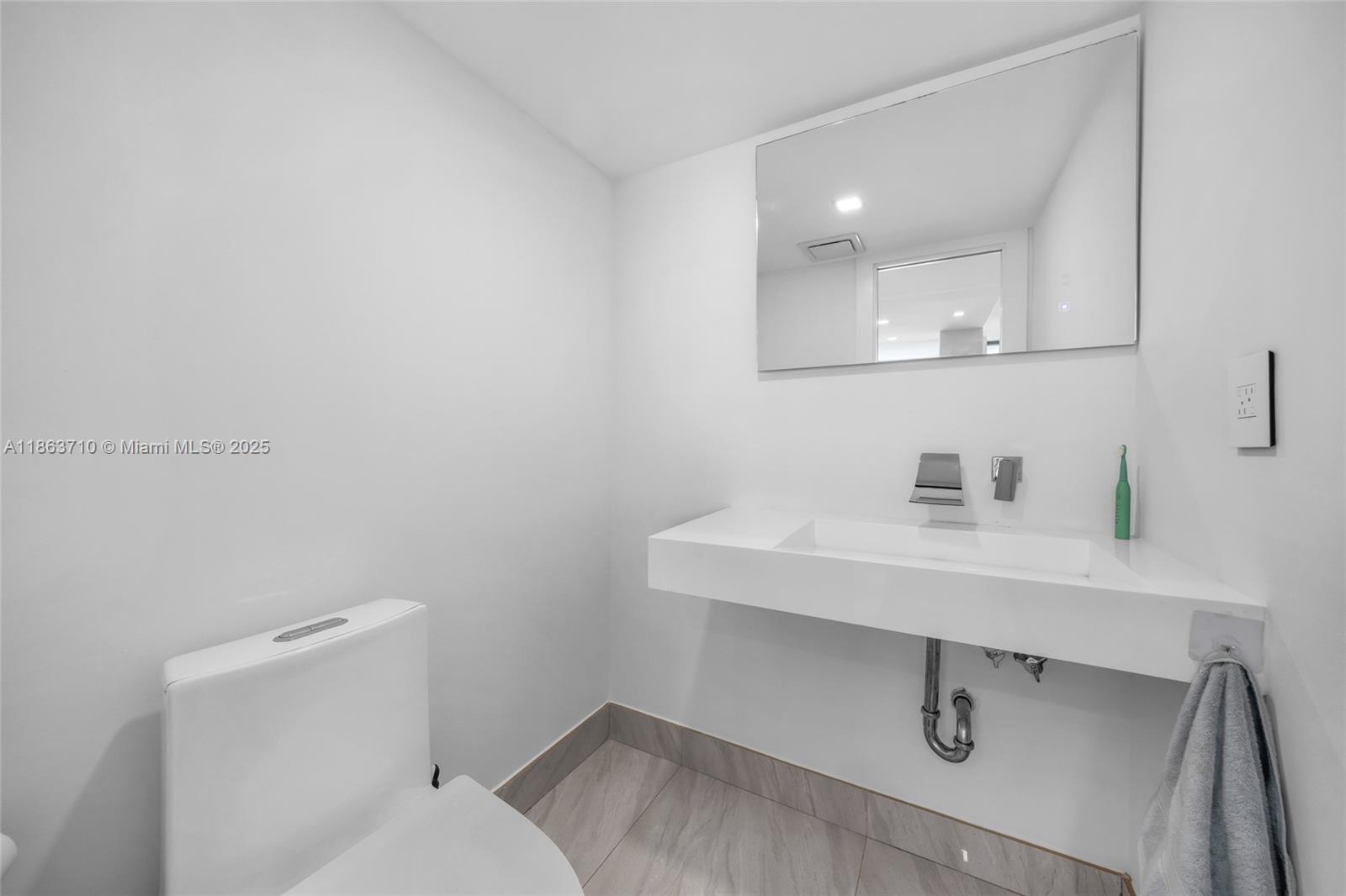 2655 Collins Ave # 407