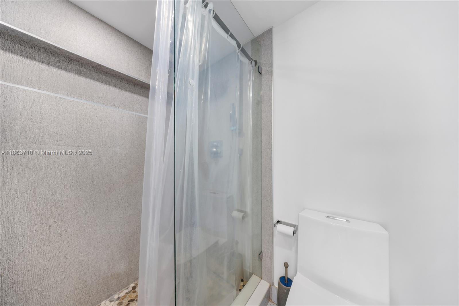 2655 Collins Ave # 407