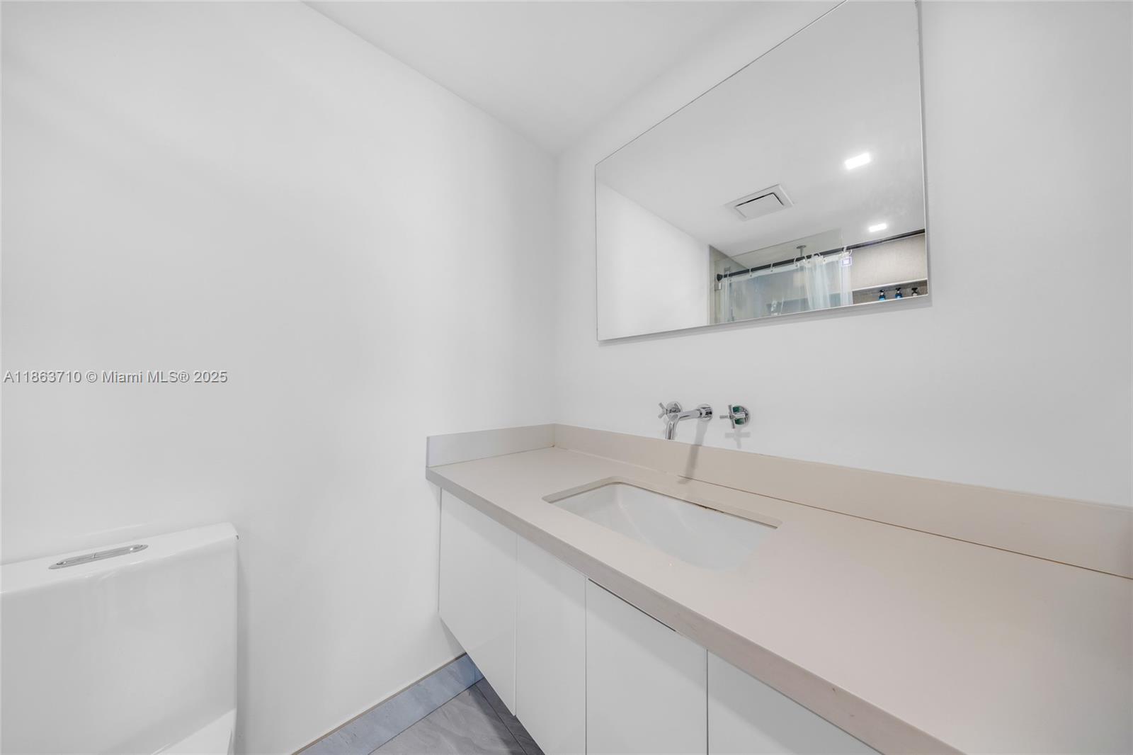 2655 Collins Ave # 407