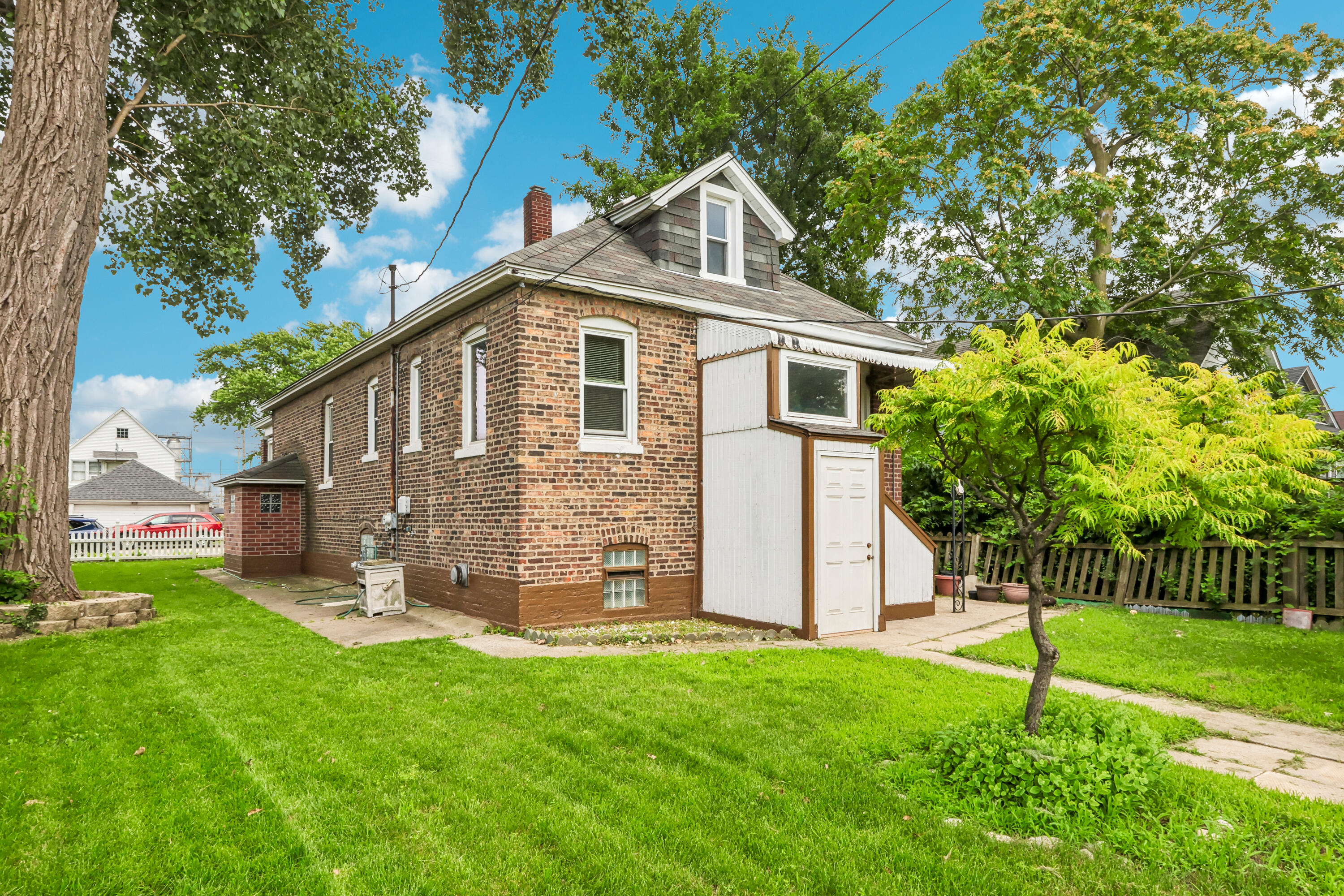 2256 White Oak Avenue