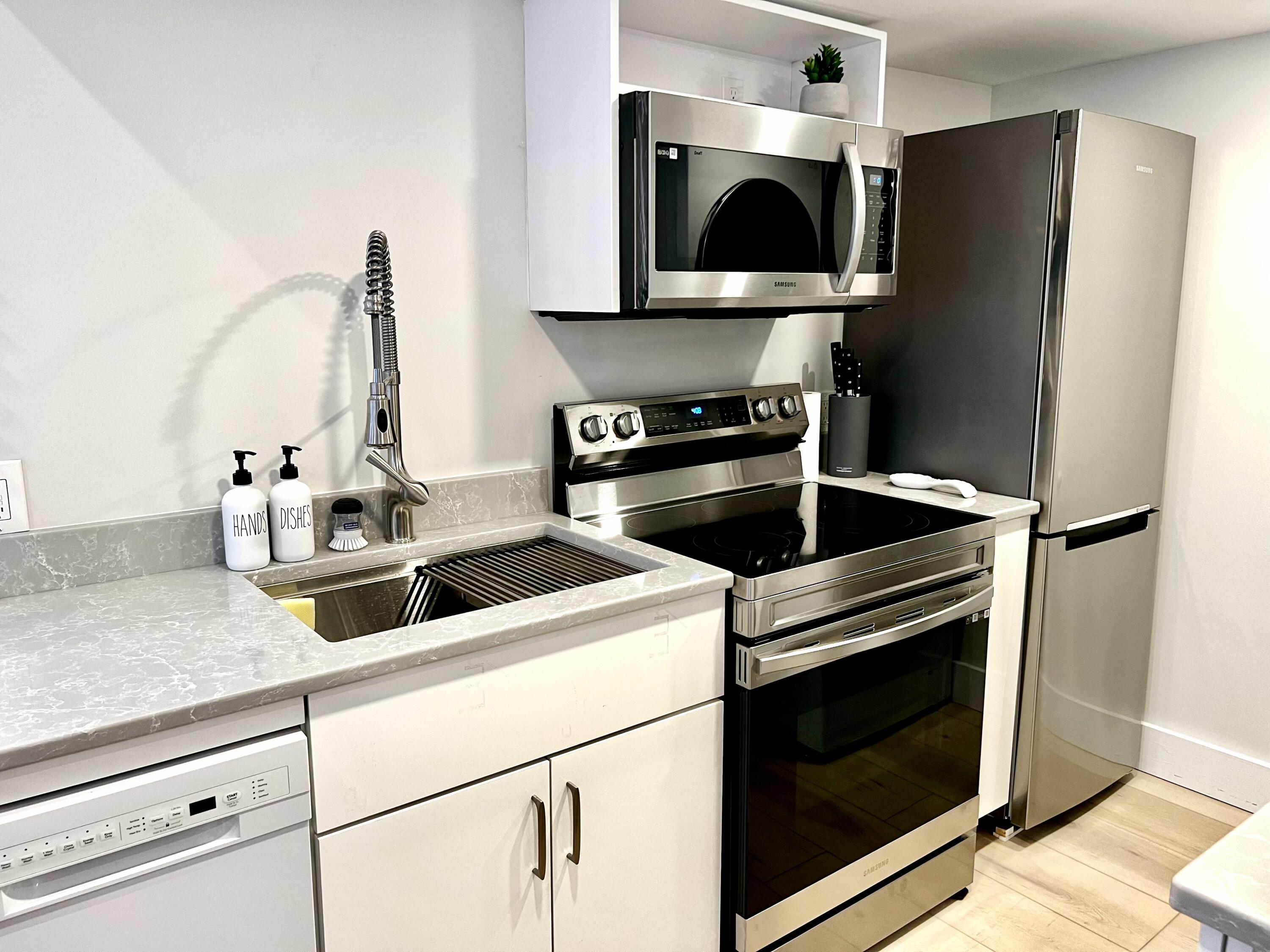 1220 Newton Street Unit: 1