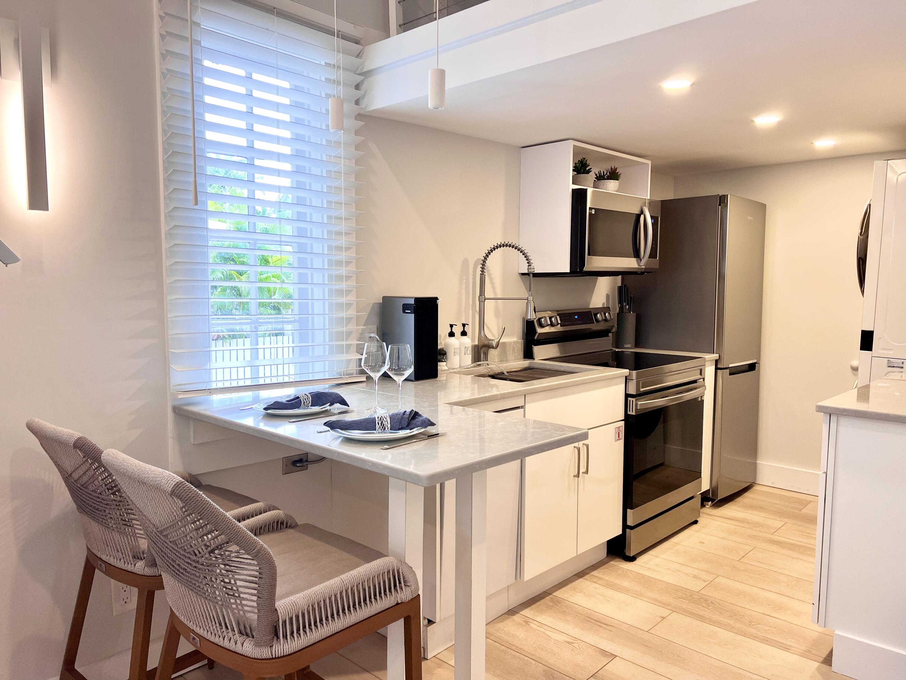 1220 Newton Street Unit: 1