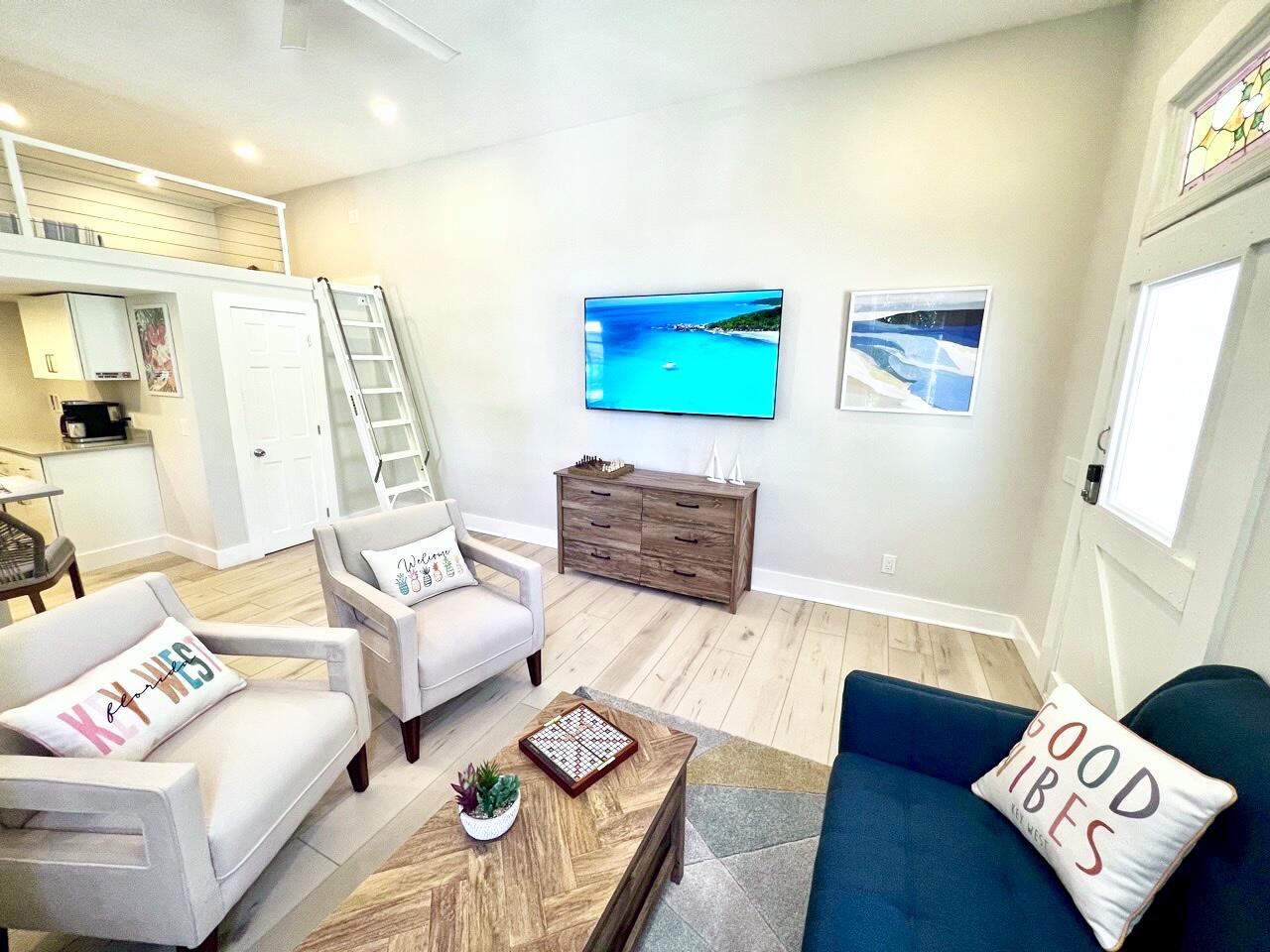 1220 Newton Street Unit: 1