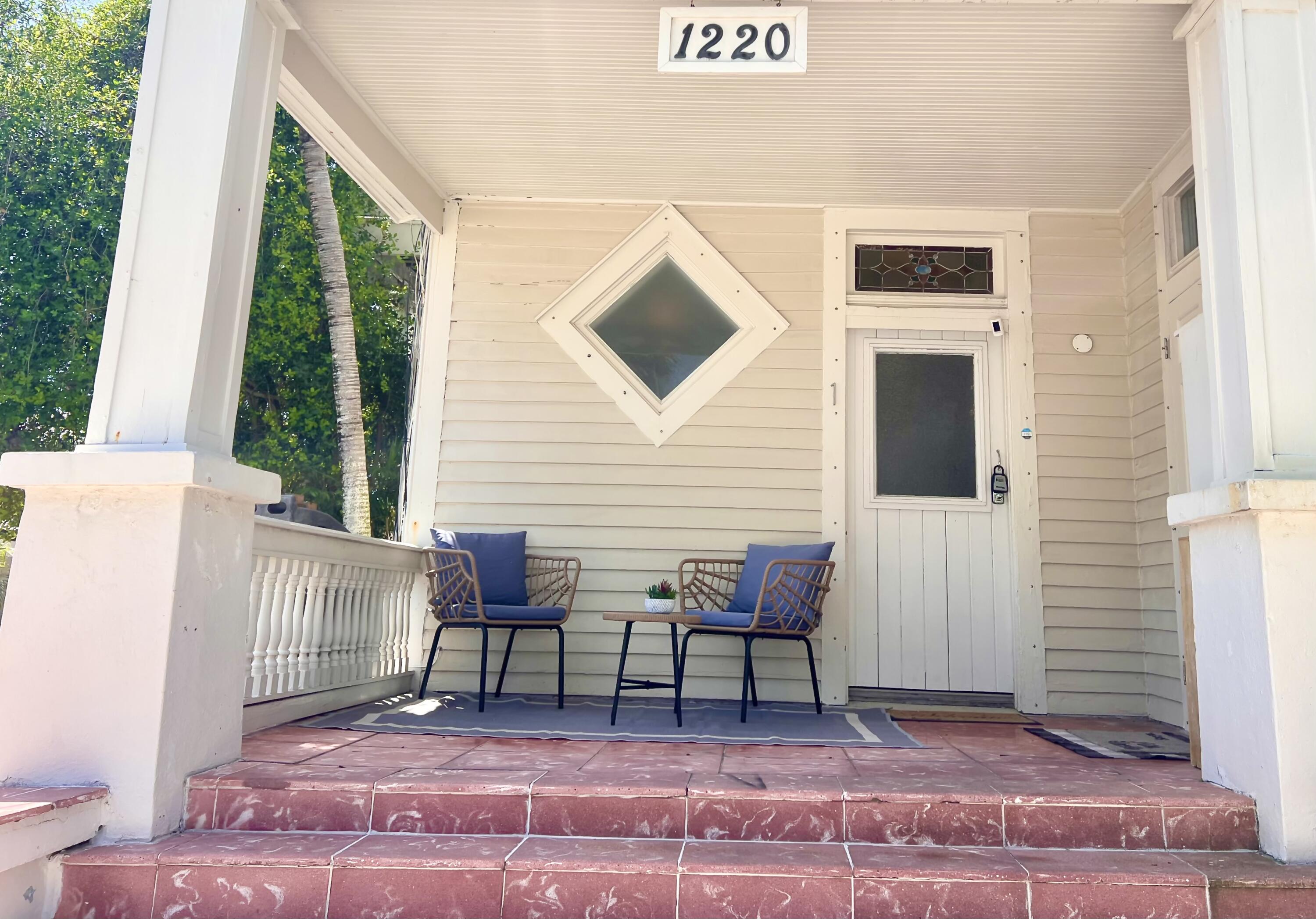 1220 Newton Street Unit: 1