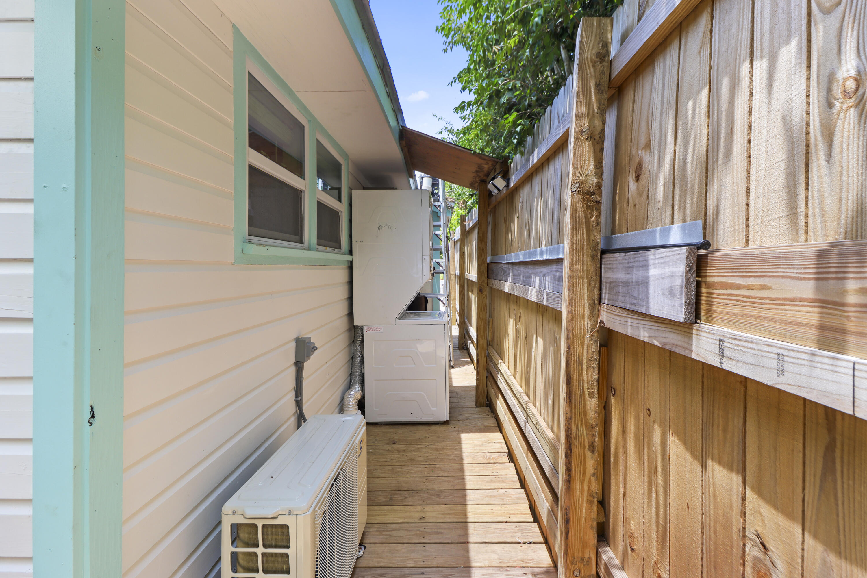 611 Grinnell Street Unit: 6