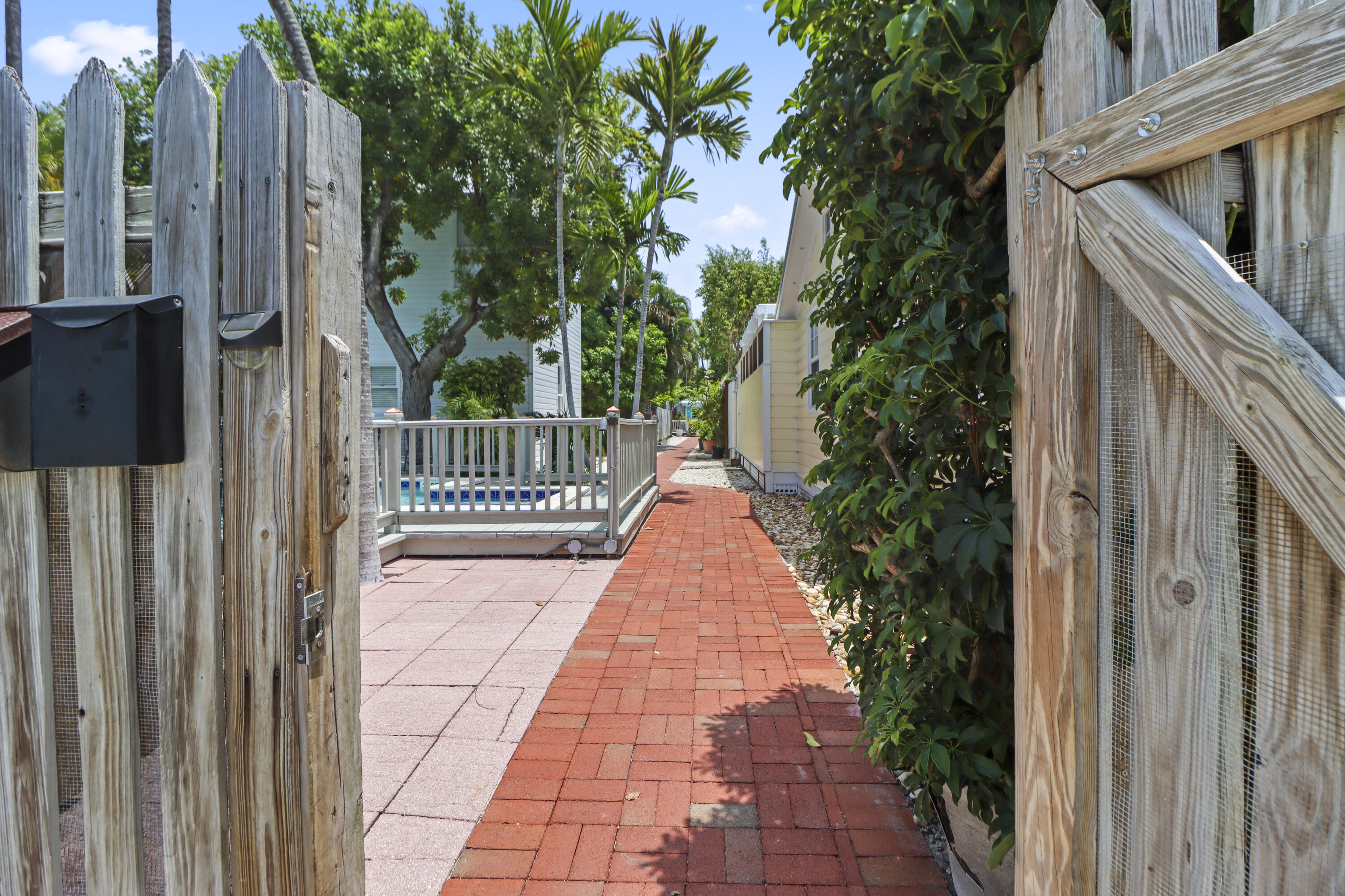 611 Grinnell Street Unit: 6