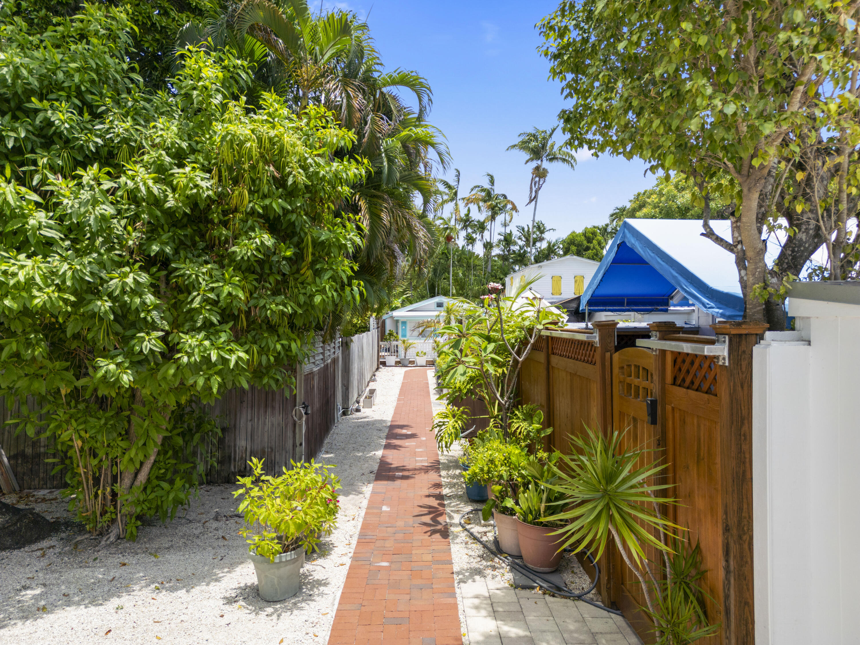 611 Grinnell Street Unit: 6