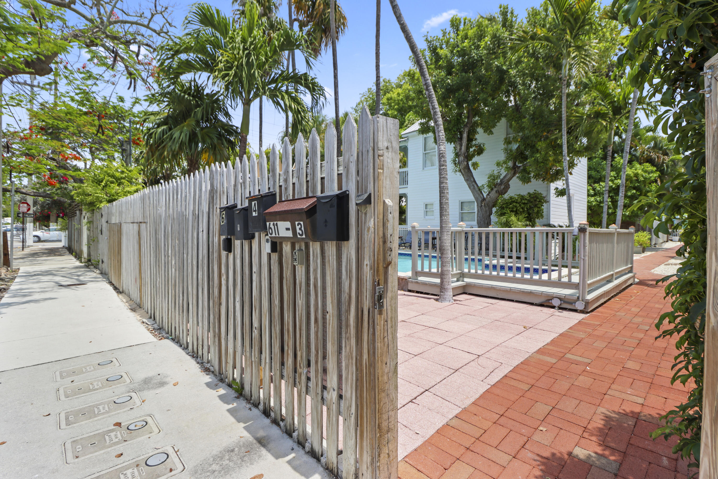 611 Grinnell Street Unit: 6