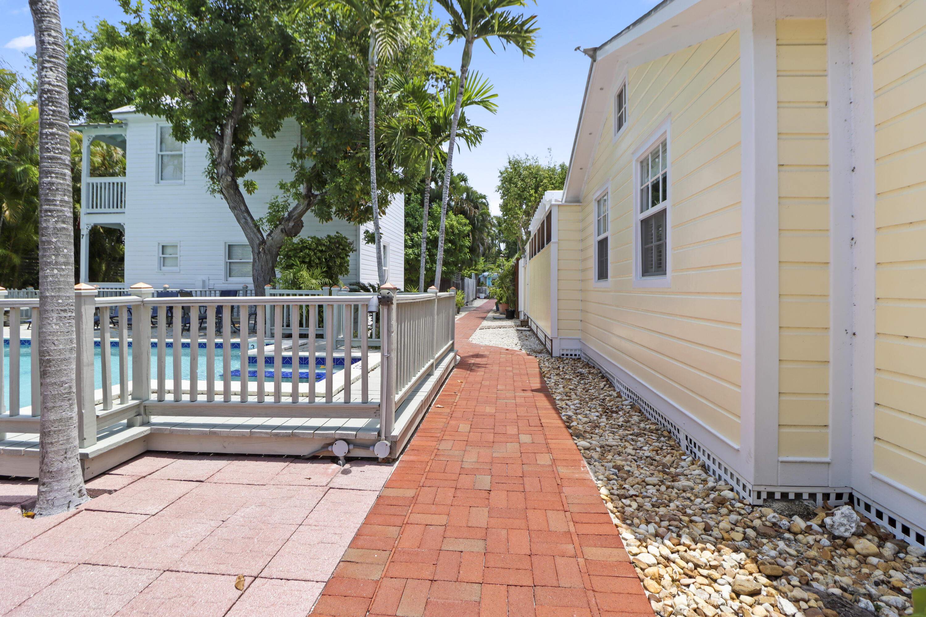611 Grinnell Street Unit: 6