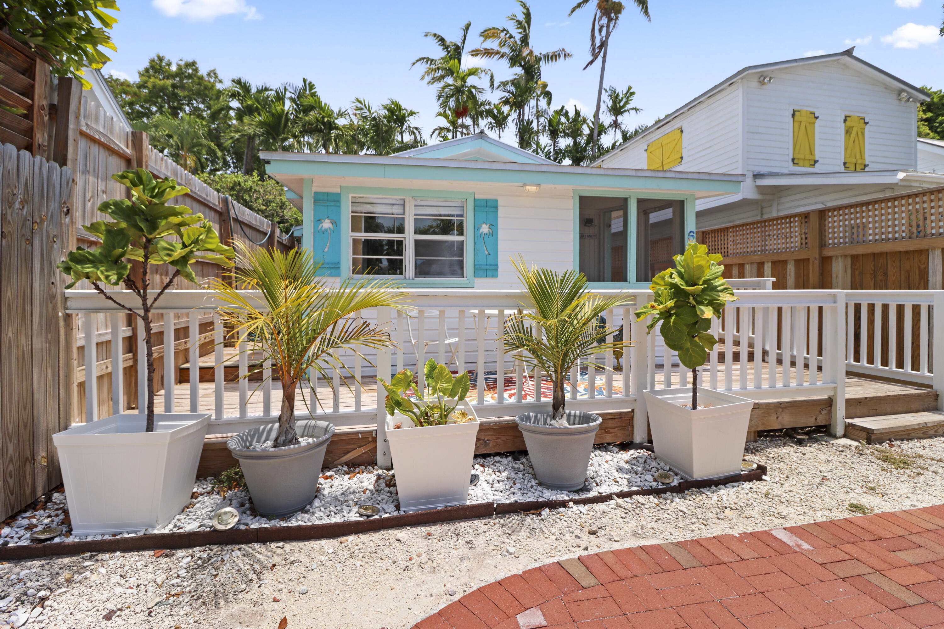 611 Grinnell Street Unit: 6