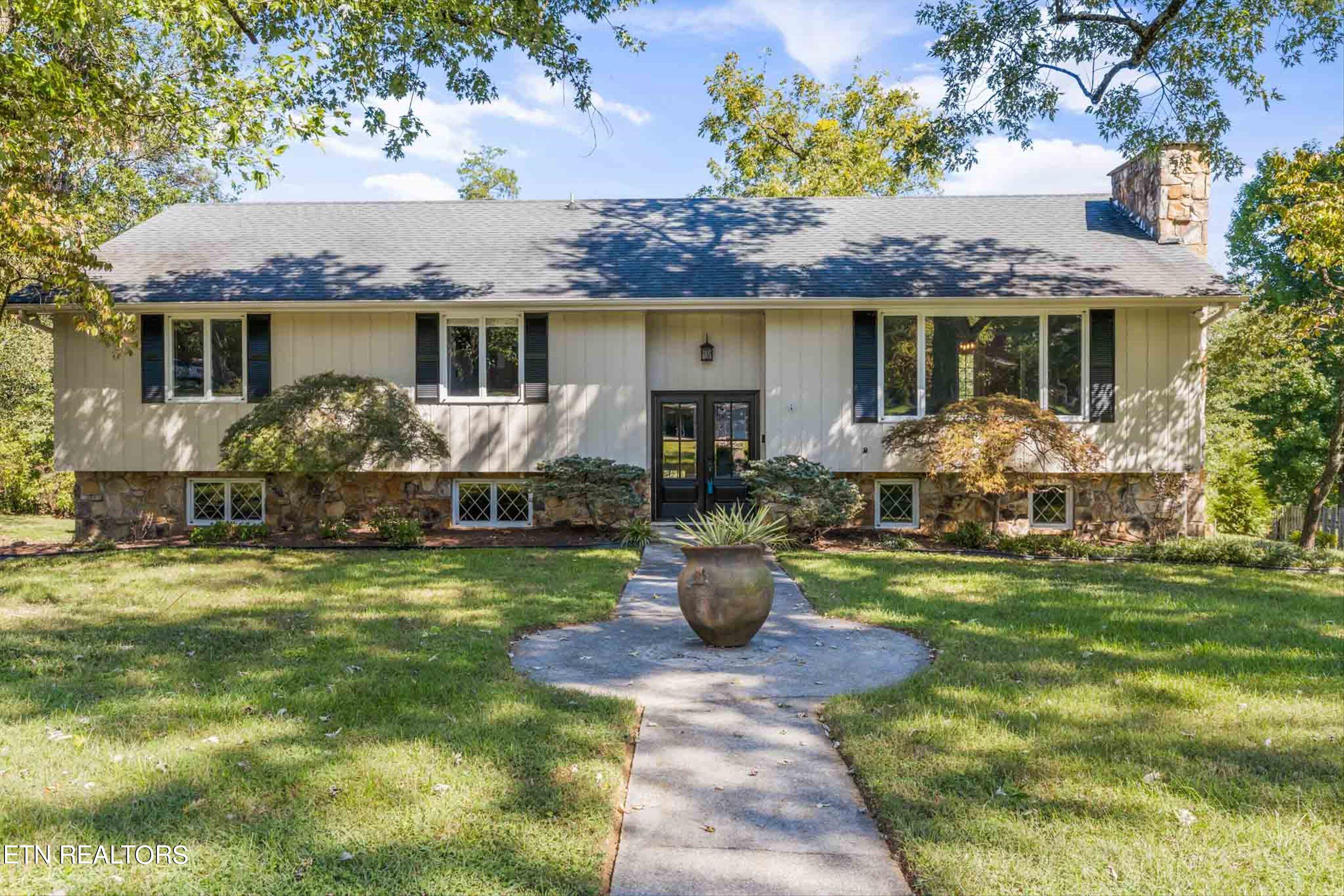 340 Dominion Circle
