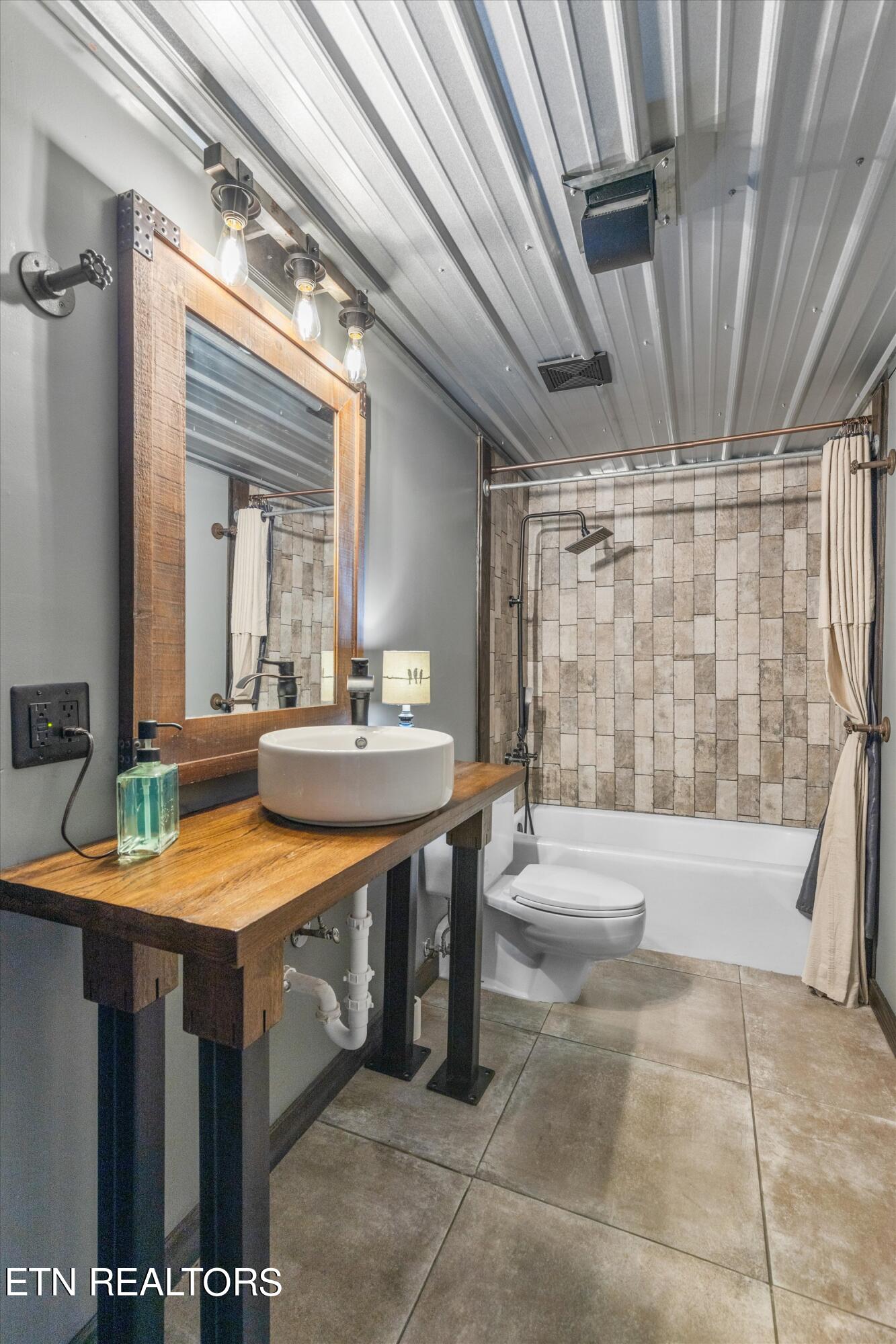 403 Dublin Drive, D221