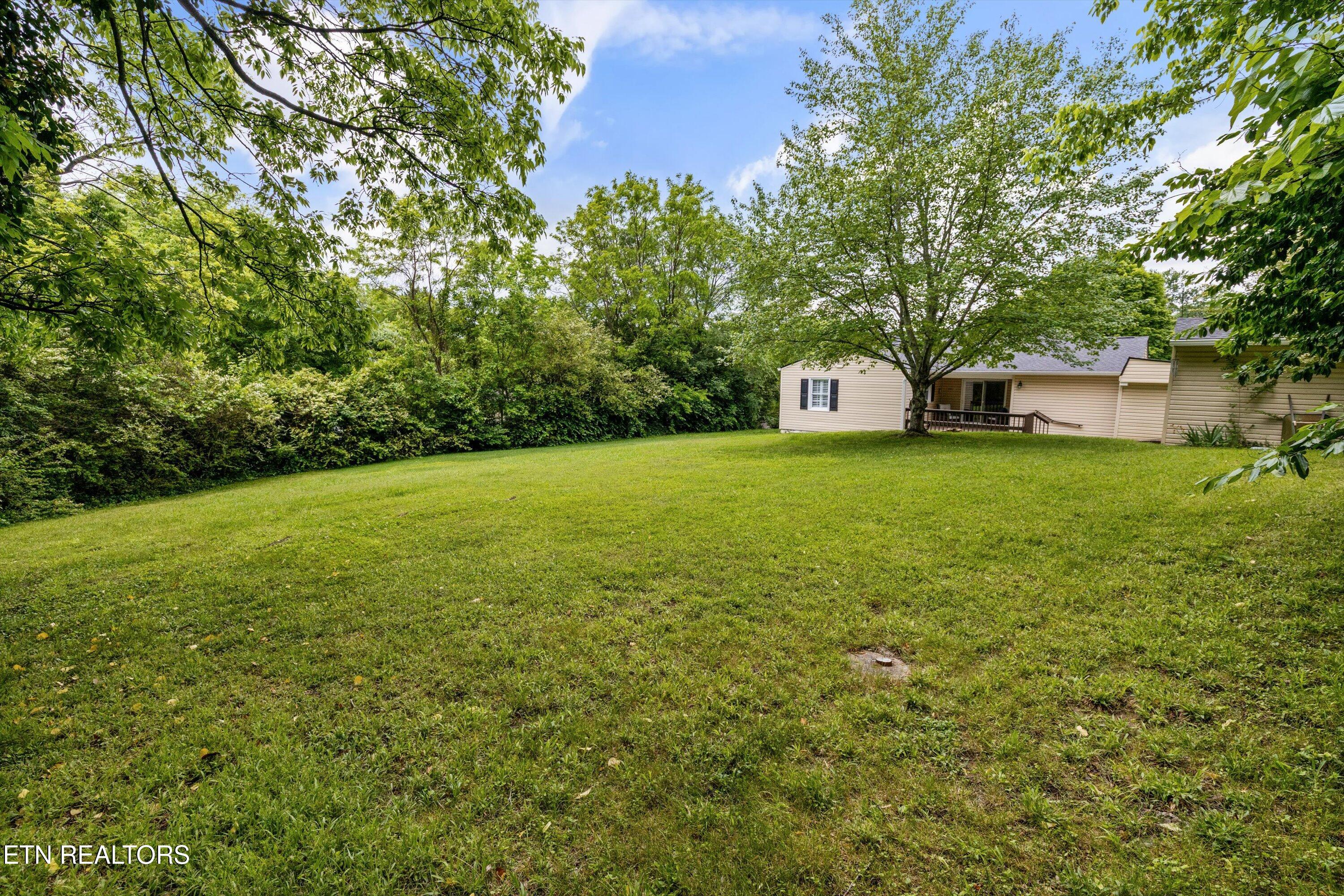 5702 Dogwood Rd