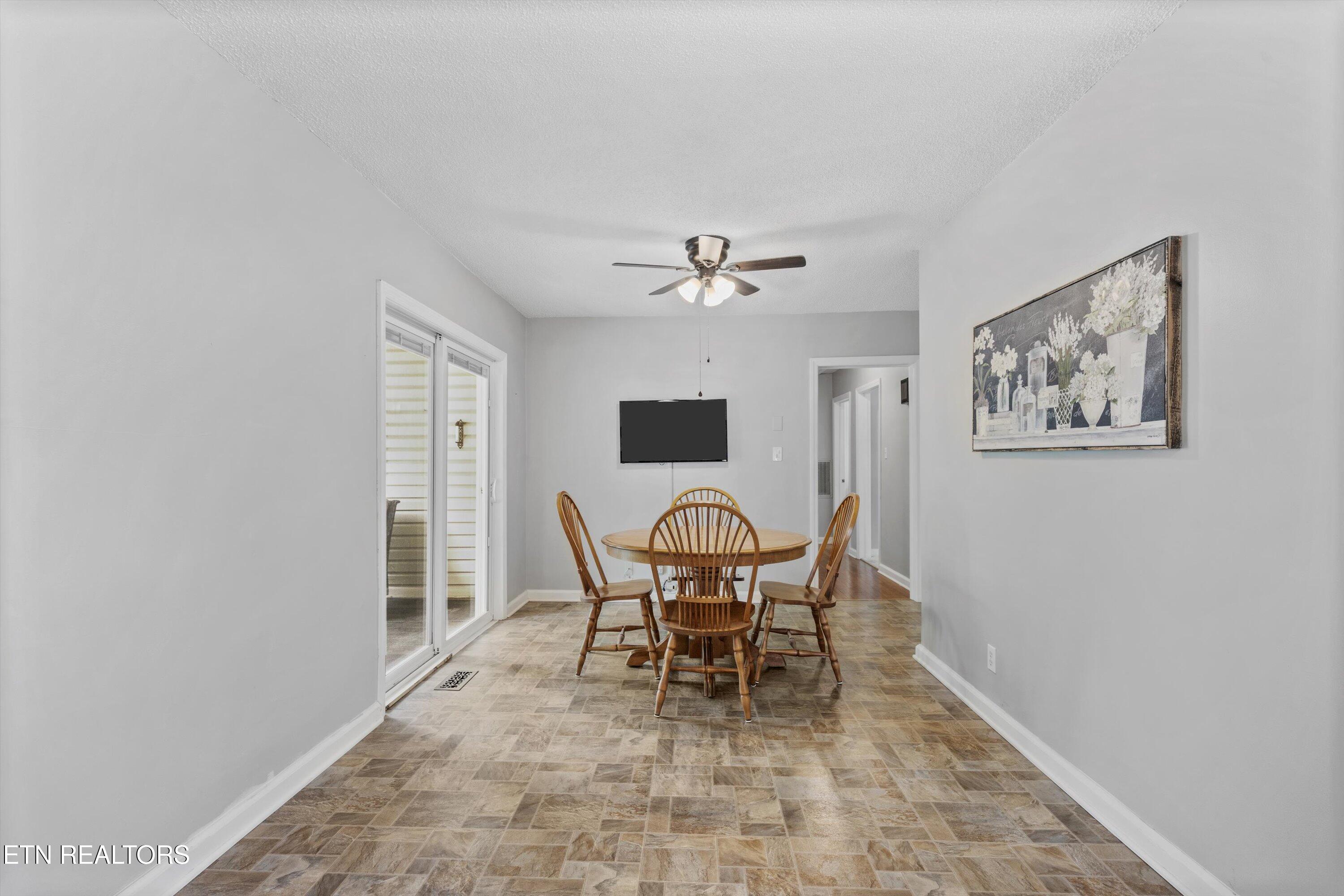 5702 Dogwood Rd
