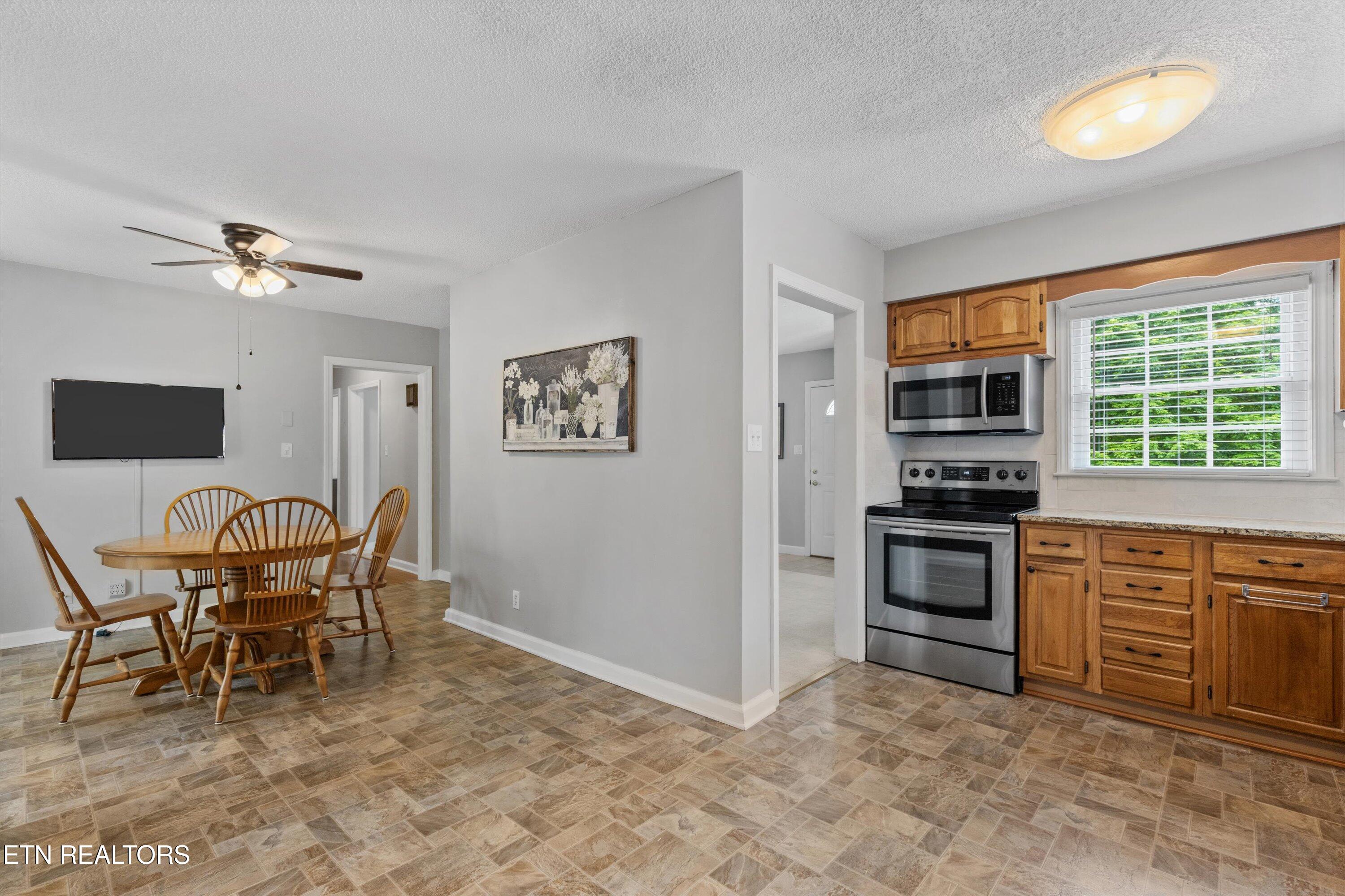 5702 Dogwood Rd