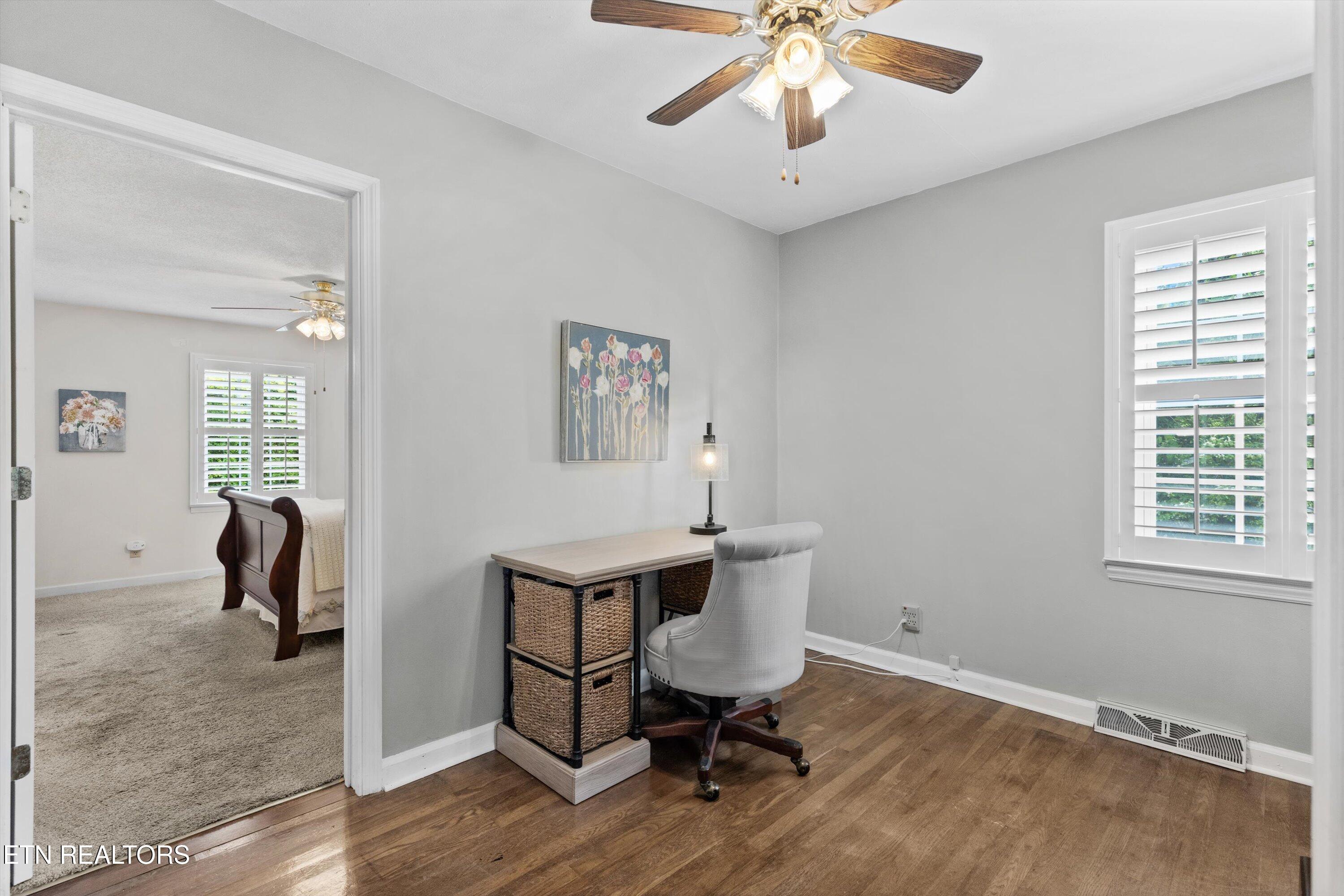 5702 Dogwood Rd