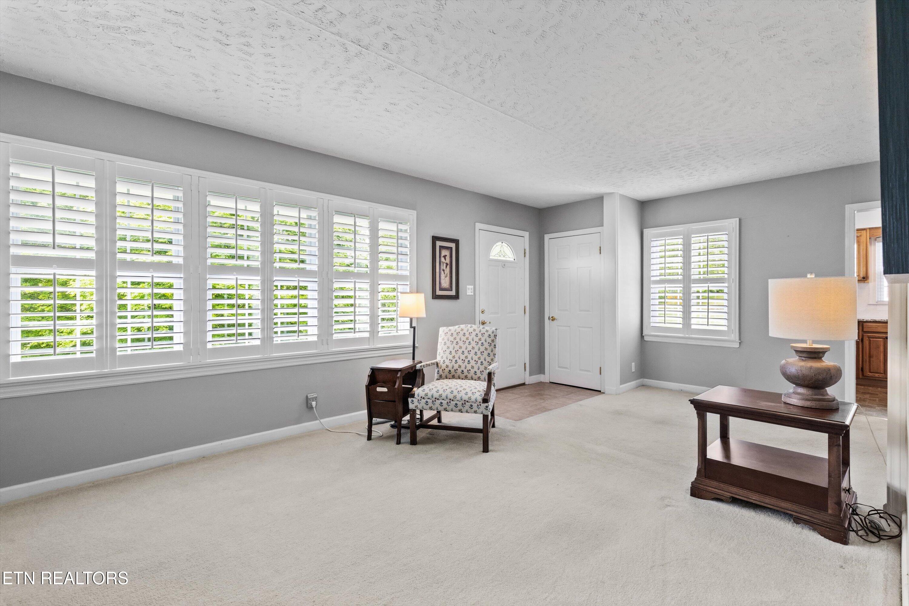 5702 Dogwood Rd
