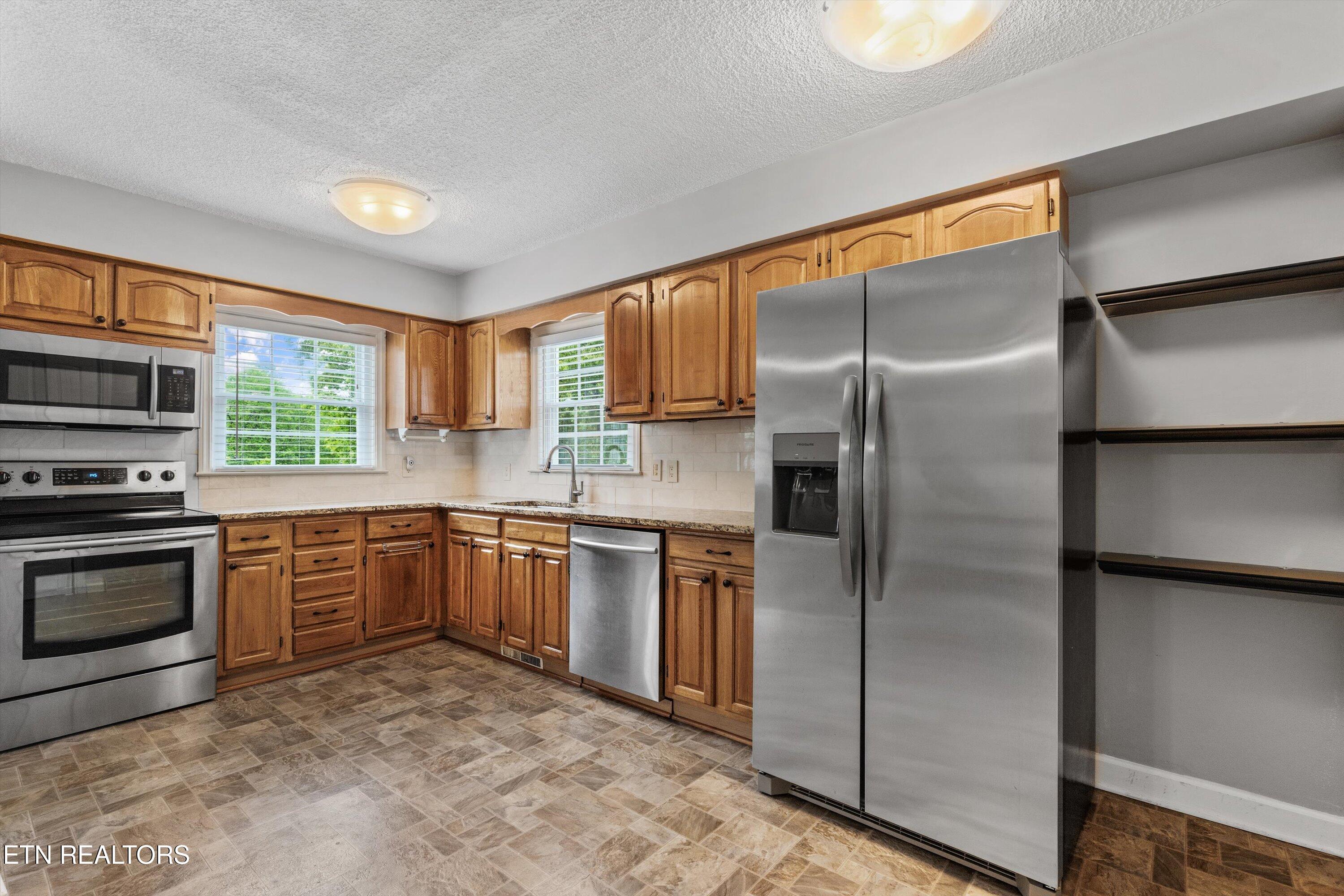 5702 Dogwood Rd