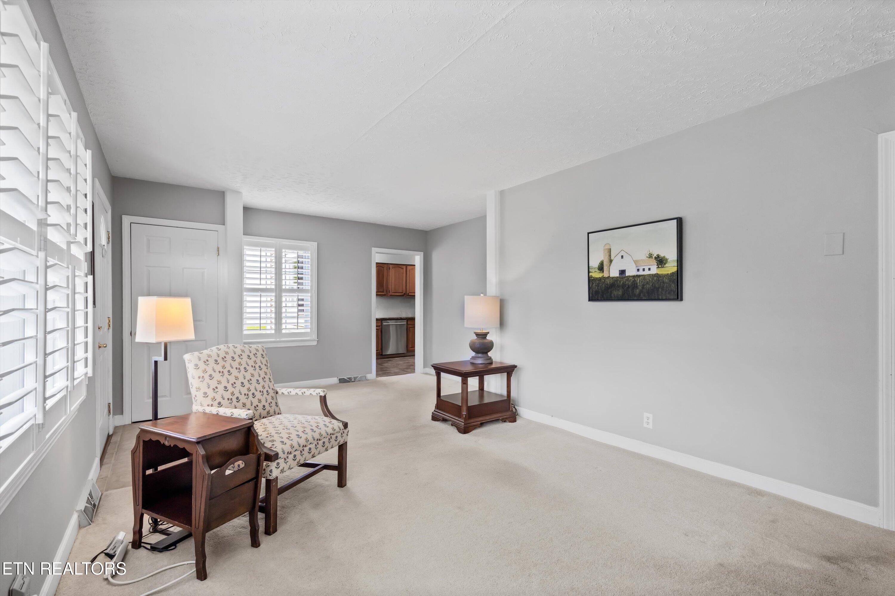 5702 Dogwood Rd