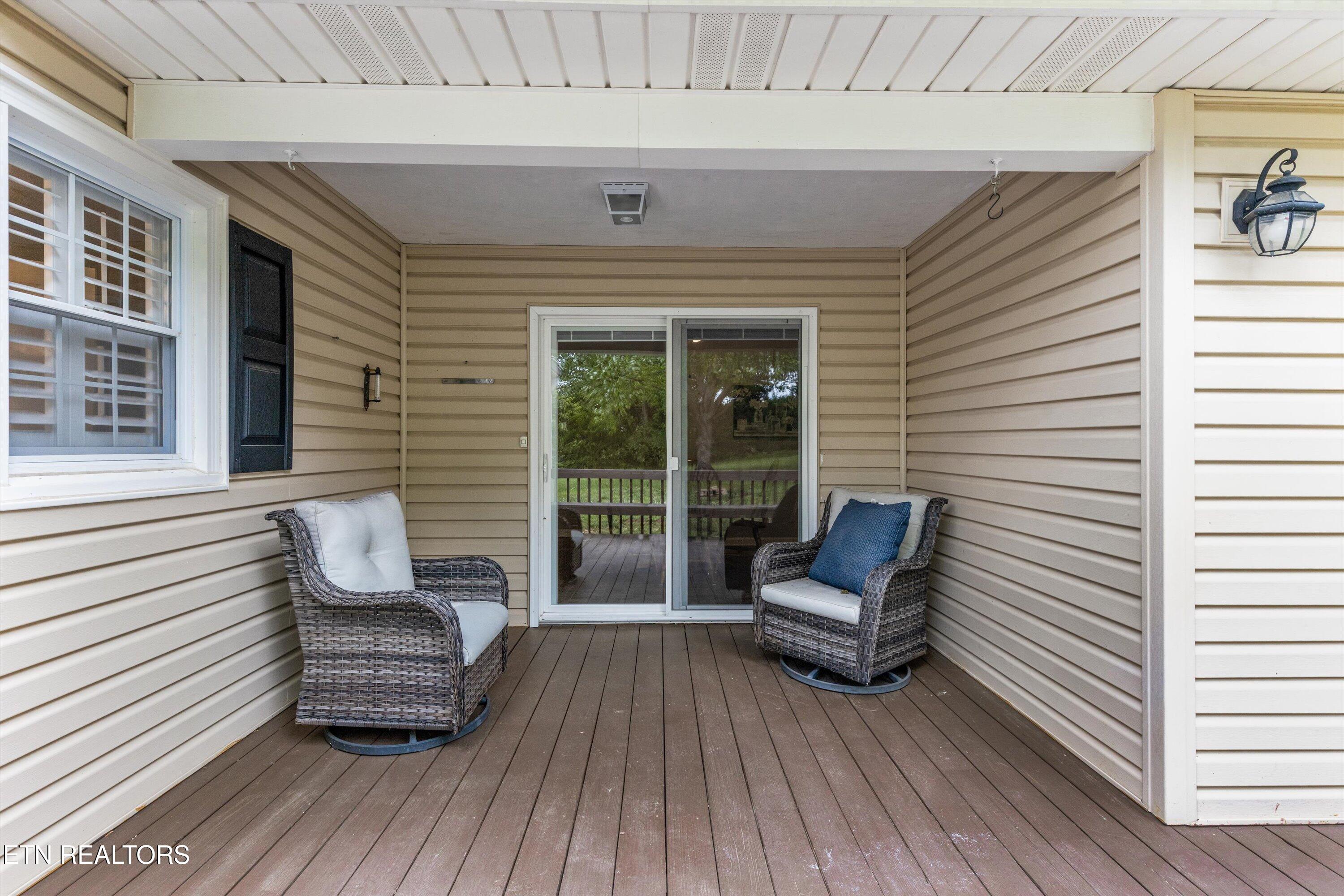 5702 Dogwood Rd