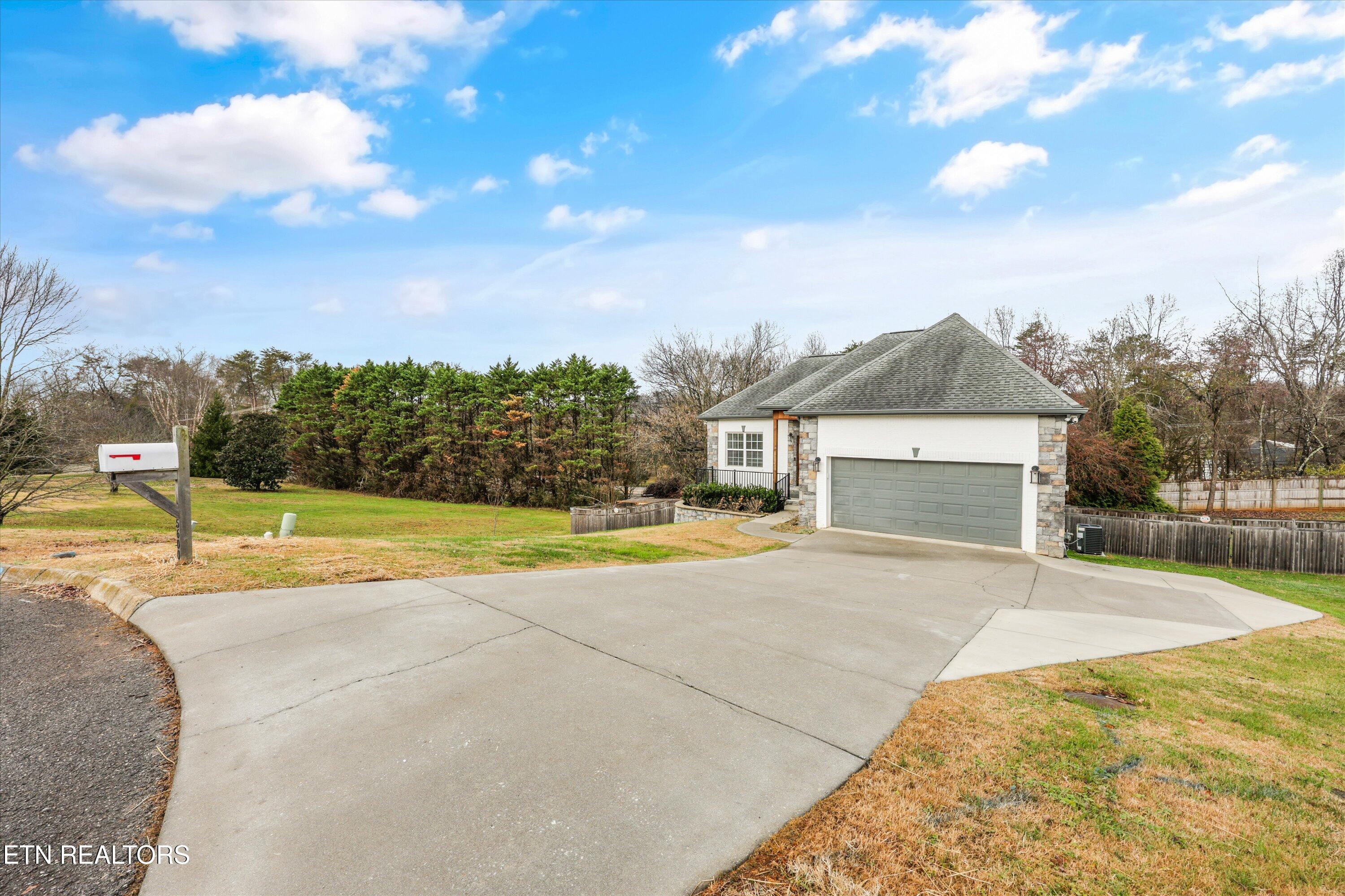 5600 Barineau Lane