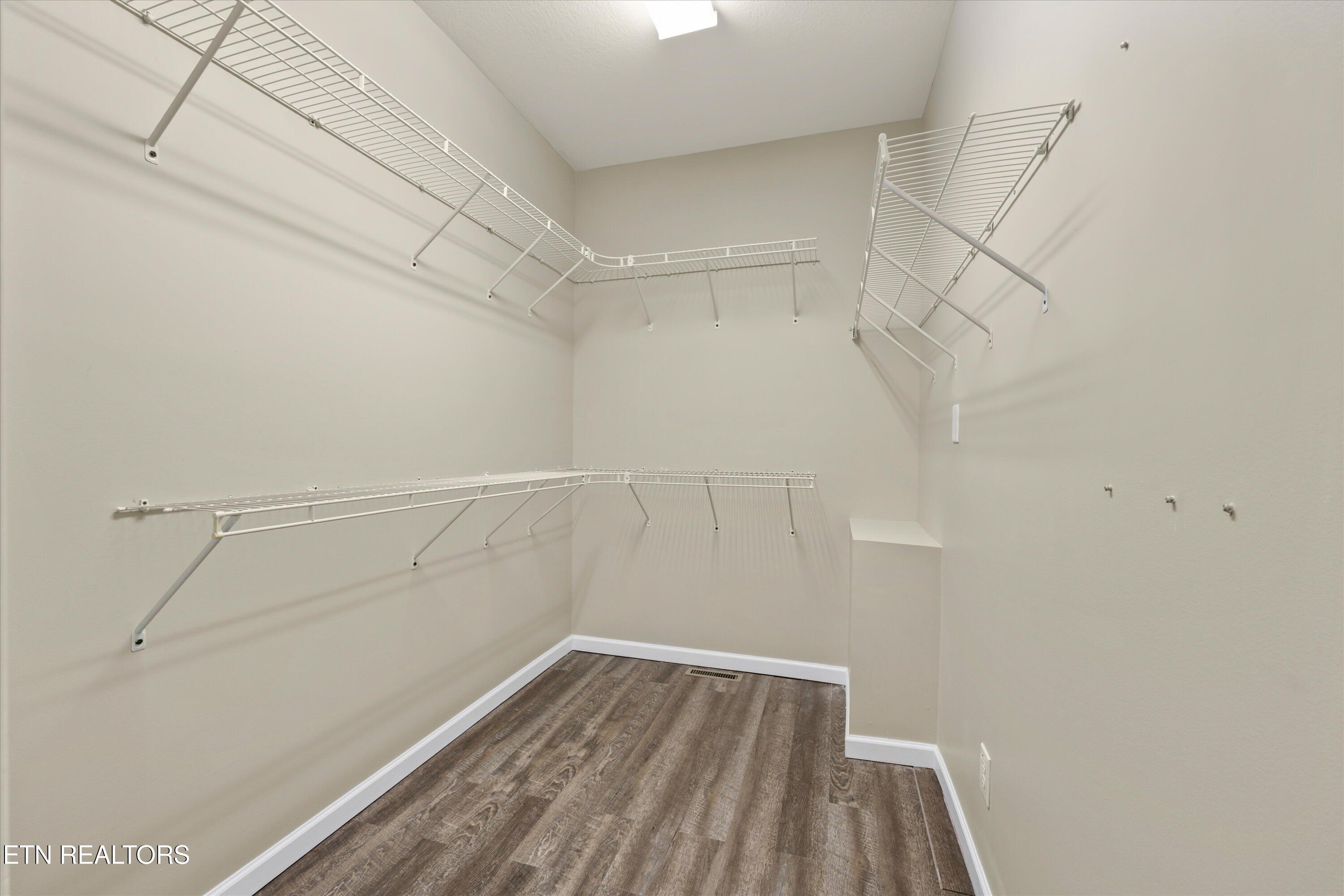 5600 Barineau Lane