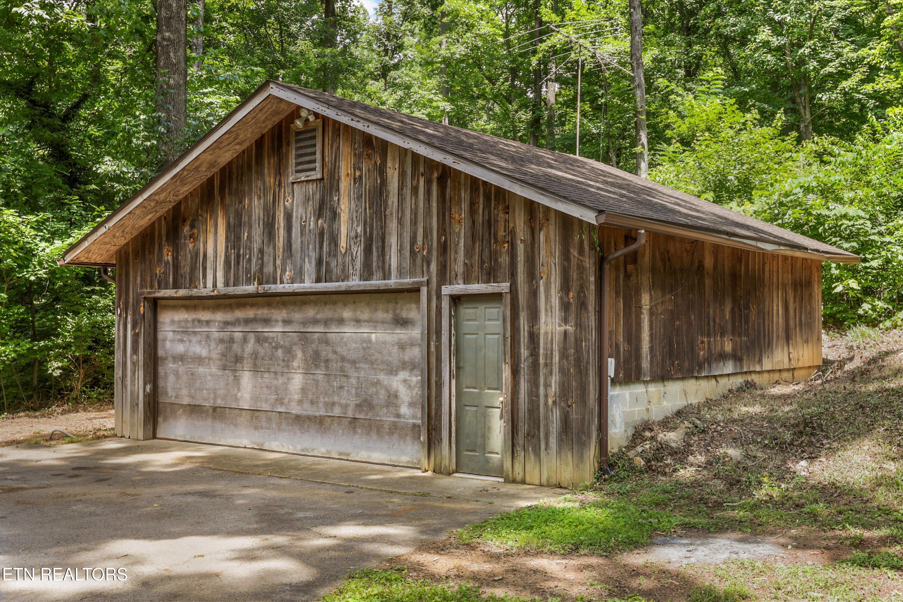 122 Land Oak Rd