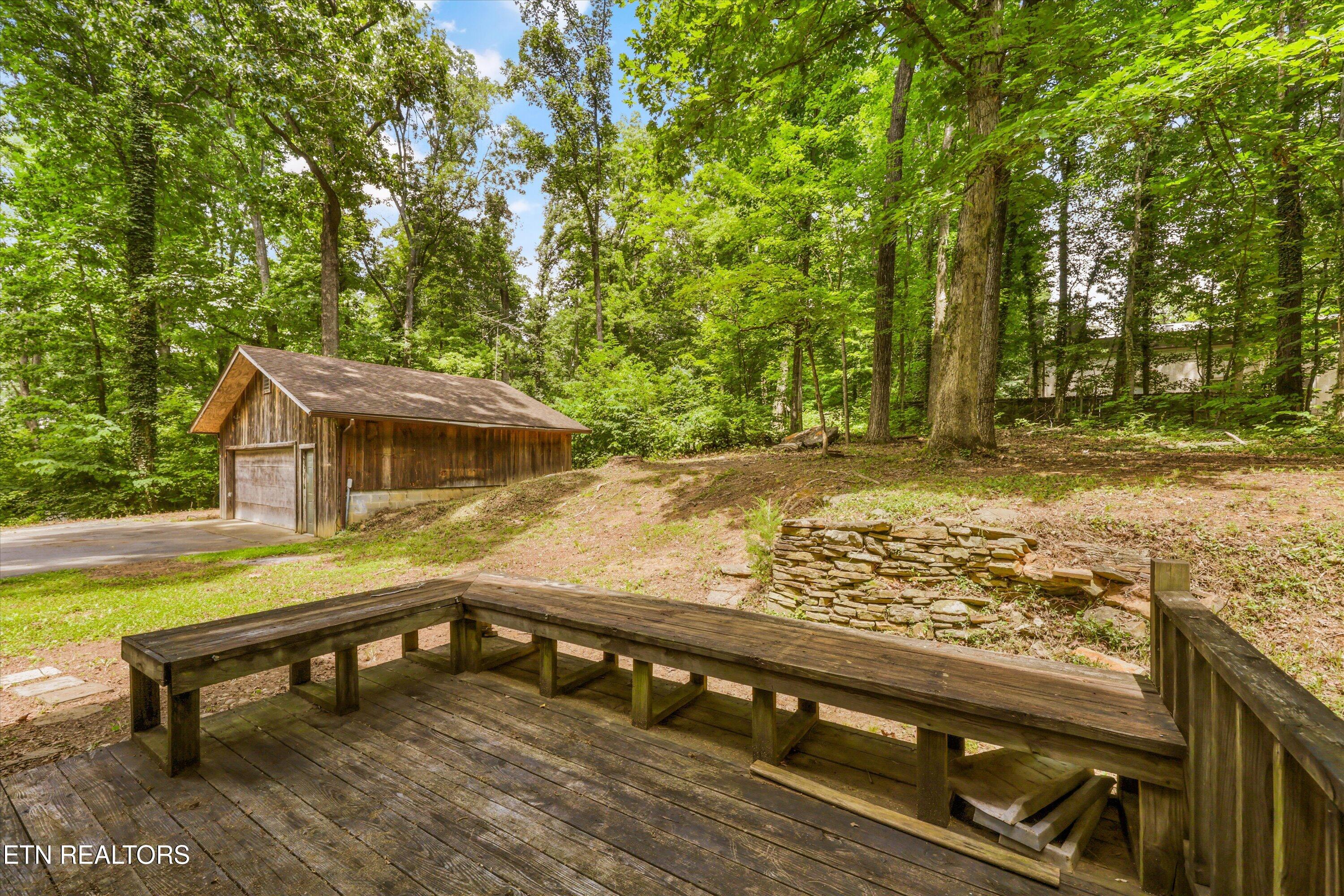 122 Land Oak Rd