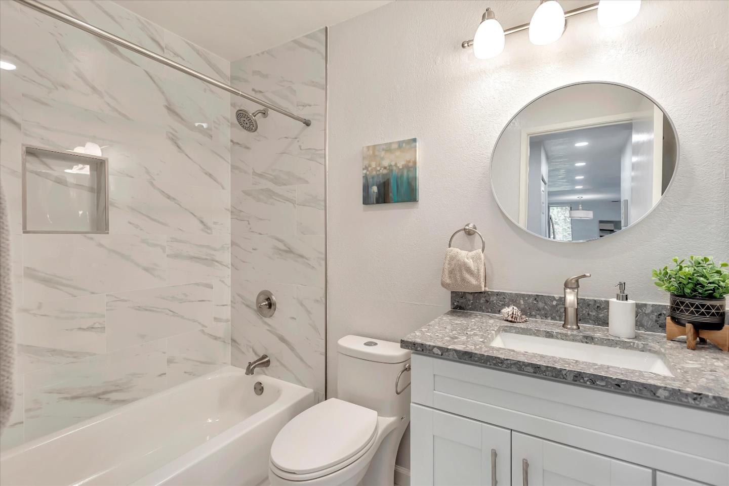 815 Sea Spray LN 304