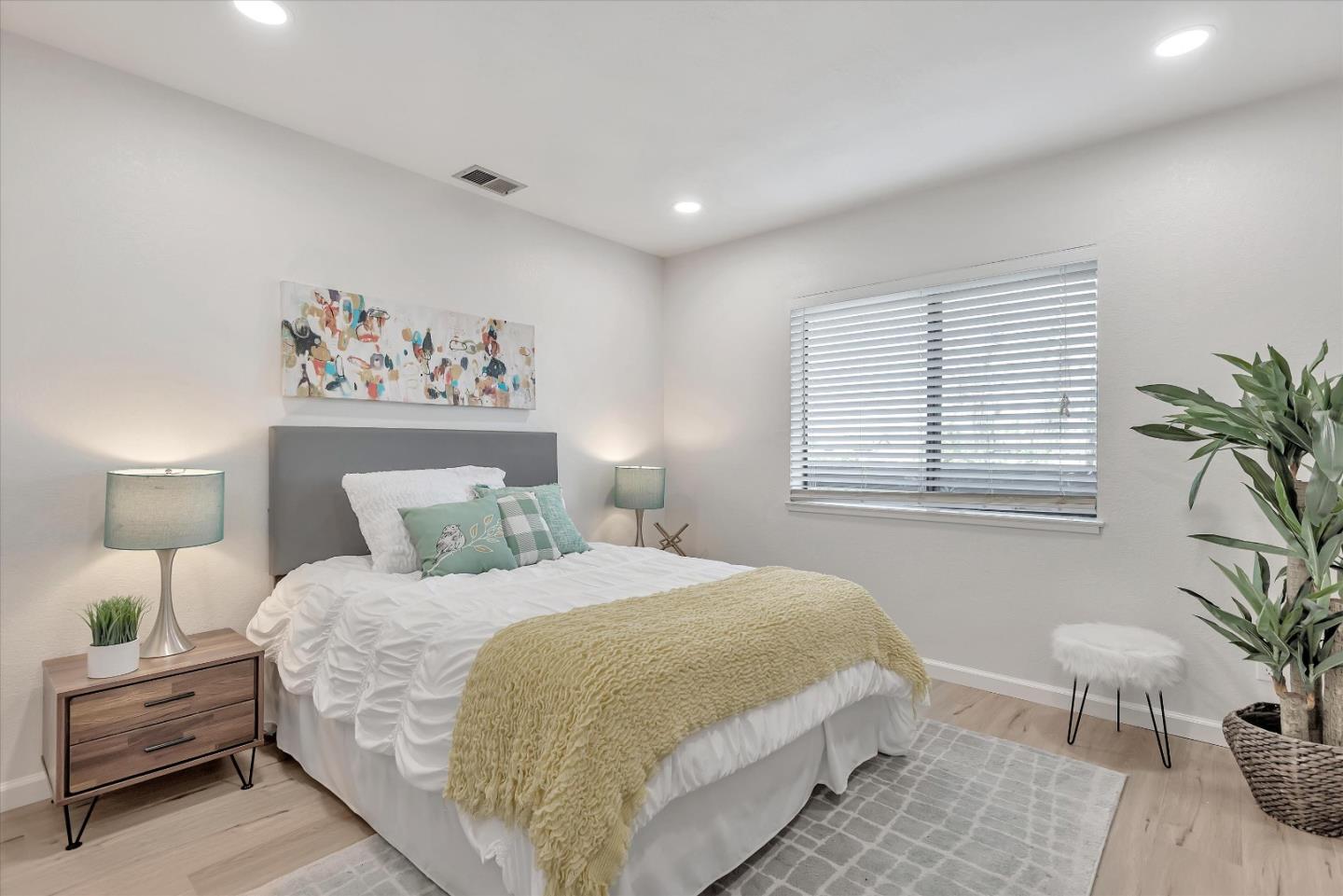 815 Sea Spray LN 304