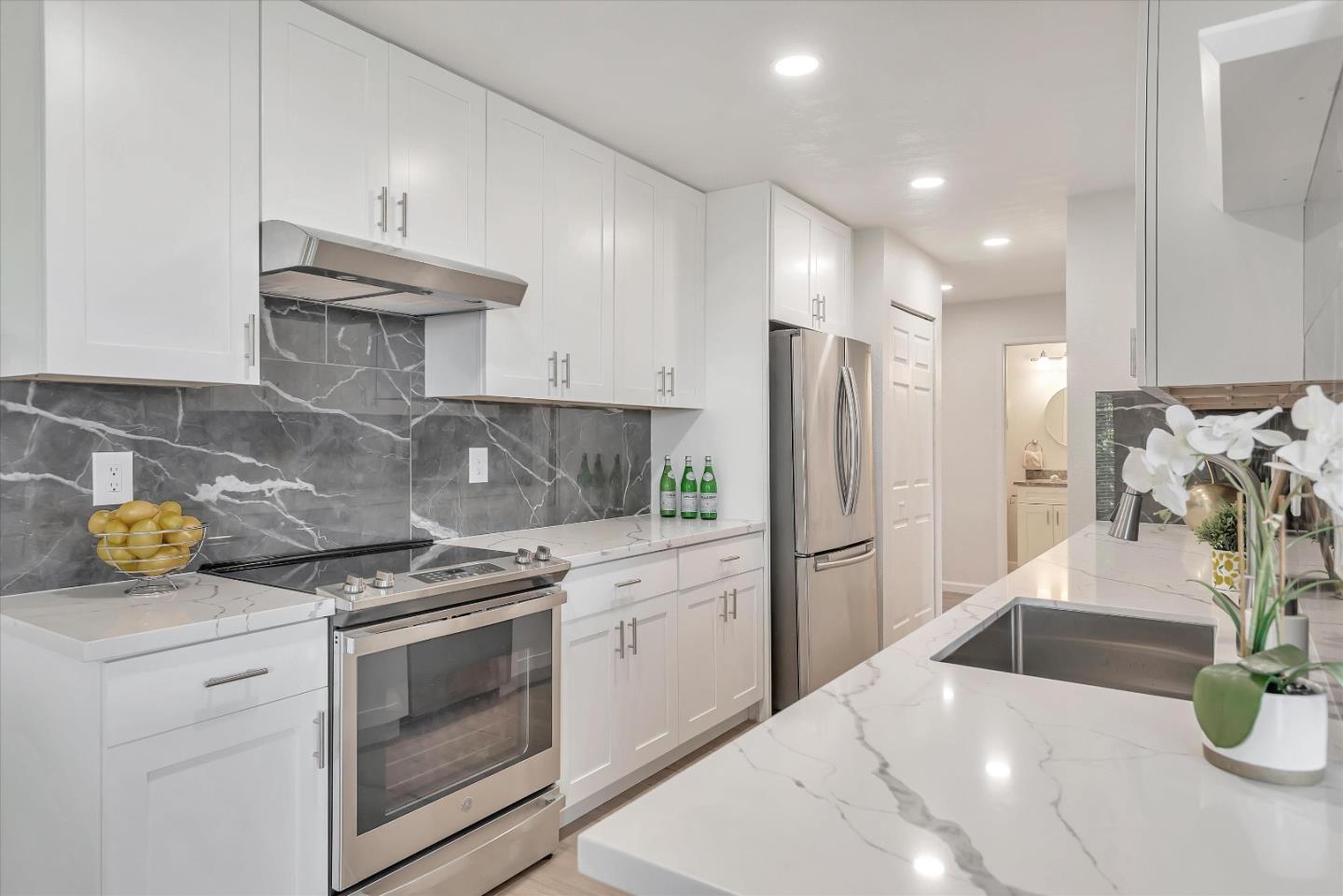 815 Sea Spray LN 304