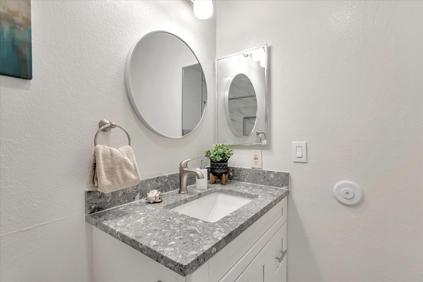 815 Sea Spray LN 304