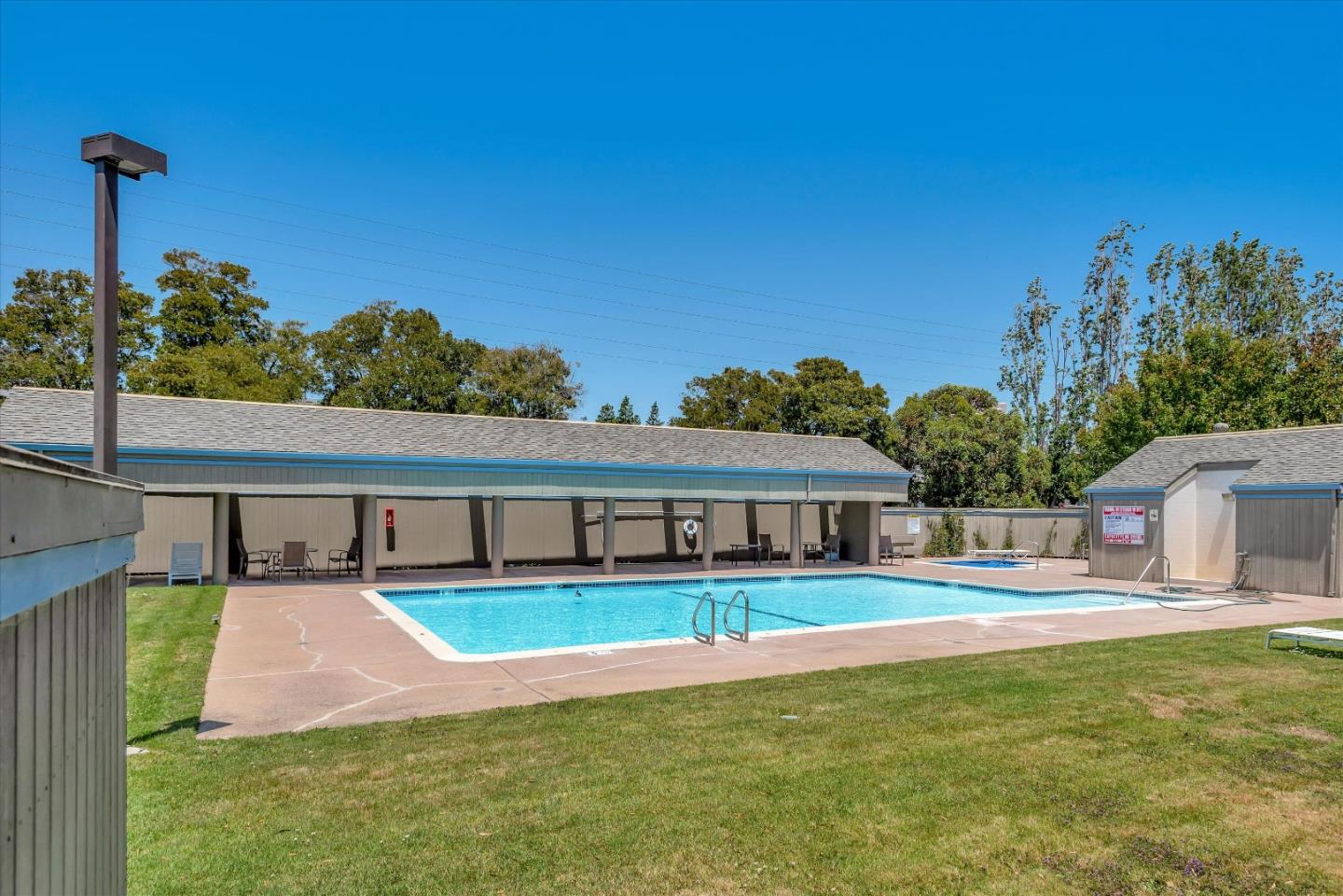 815 Sea Spray LN 304