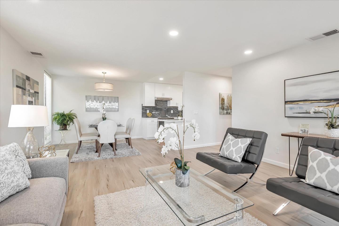 815 Sea Spray LN 304